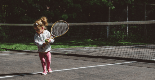 Protección infantil: pavimentos y elementos de seguridad para zonas deportivas