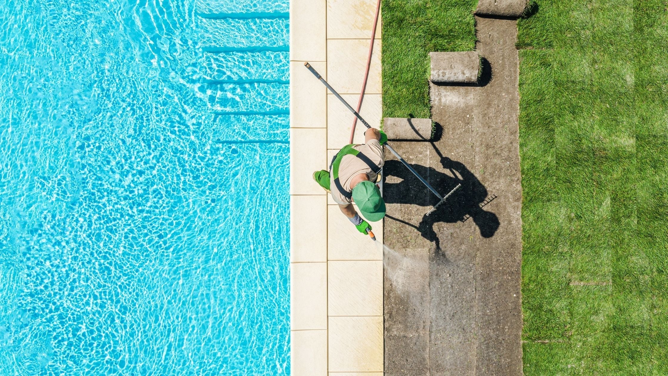 T2_BANNER_BLOG_Piscina con cesped natural o artificial