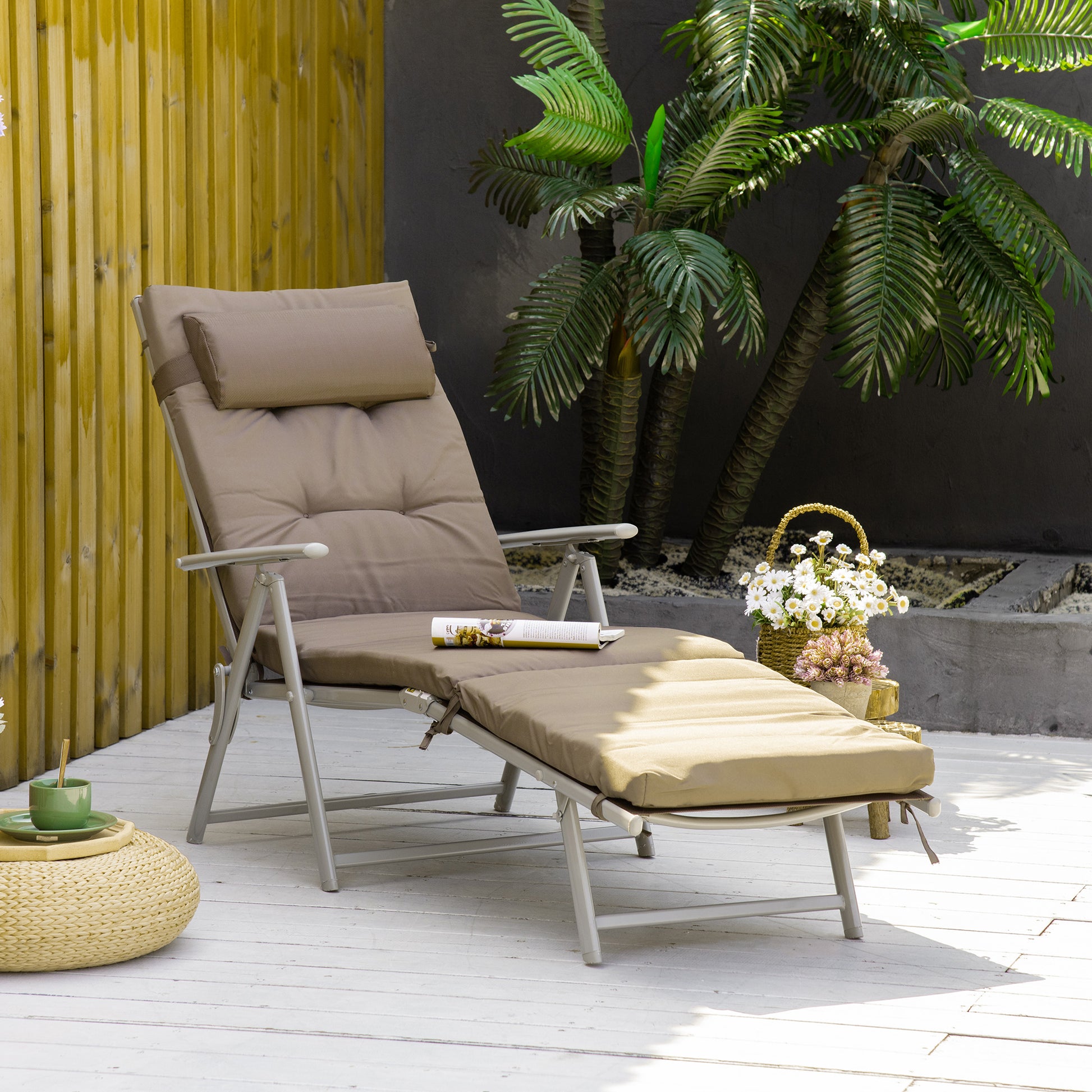 Outsunny Tumbona Plegable Tumbona de Jardín con Respaldo Ajustable en 7 Posiciones con Cojín Cuerpo Entero y Cabeza para Terraza Piscina Carga 165 kg 137x63,5x100,5 cm Marrón