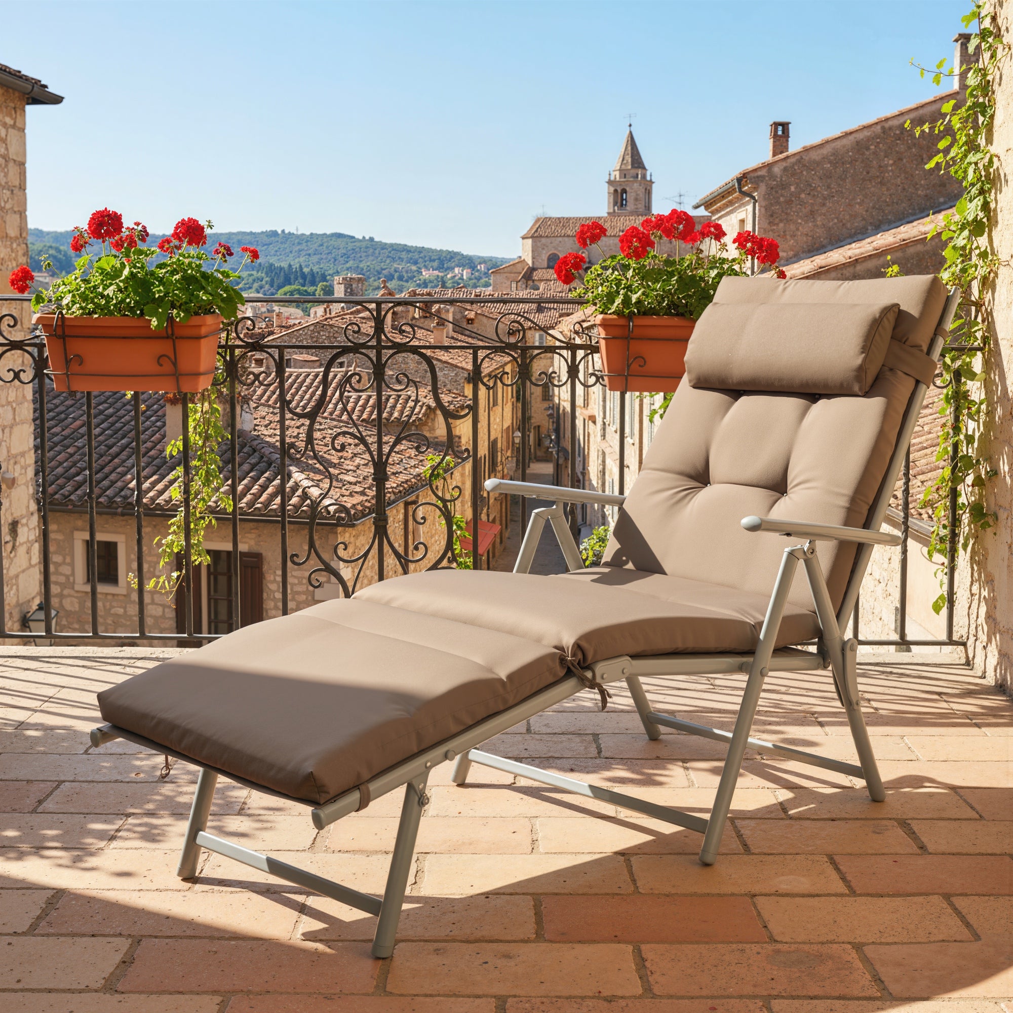 Outsunny Tumbona Plegable Tumbona de Jardín con Respaldo Ajustable en 7 Posiciones con Cojín Cuerpo Entero y Cabeza para Terraza Piscina Carga 165 kg 137x63,5x100,5 cm Marrón