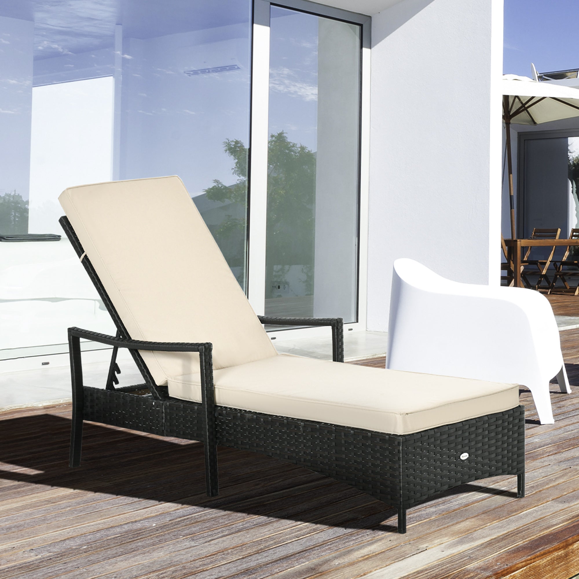 Outsunny Tumbona de Ratán de Jardín Chaise Longue con Respaldo Ajustable en 4 Posiciones Cojines Acolchados y Desenfundables para Terraza Patio Exterior 192x72x58-95 cm Marrón y Beige