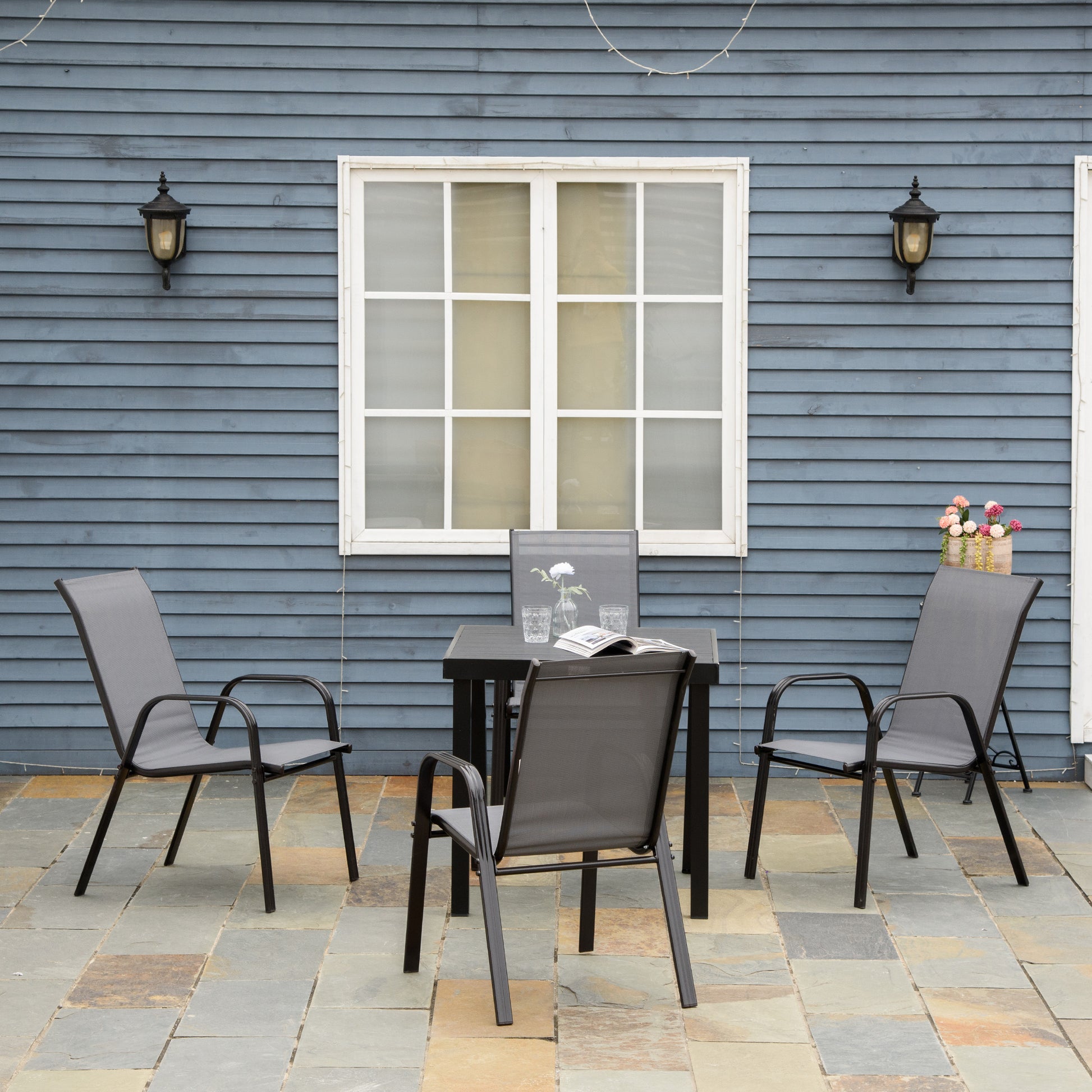Outsunny Juego de 4 Sillas de Jardín Exterior Sillas Terraza Exterior Apilables Sillón de Comedor con Tela Transpirable Marco de Metal Reposabrazos y Respaldo 54x75,5x95 cm Gris Oscuro