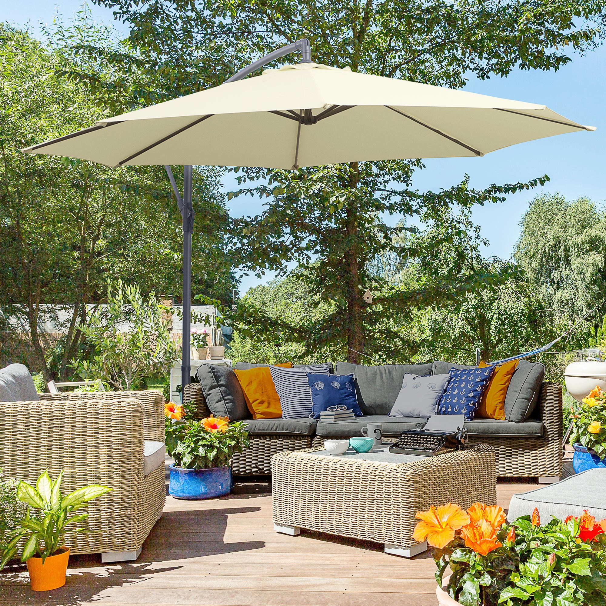 Outsunny Sombrilla de Jardín Ø300x250 cm Parasol Excéntrico Inclinable con Manivela Base Cruzada y Soporte de Metal 8 Varillas para Terraza Exterior Balcón Beige