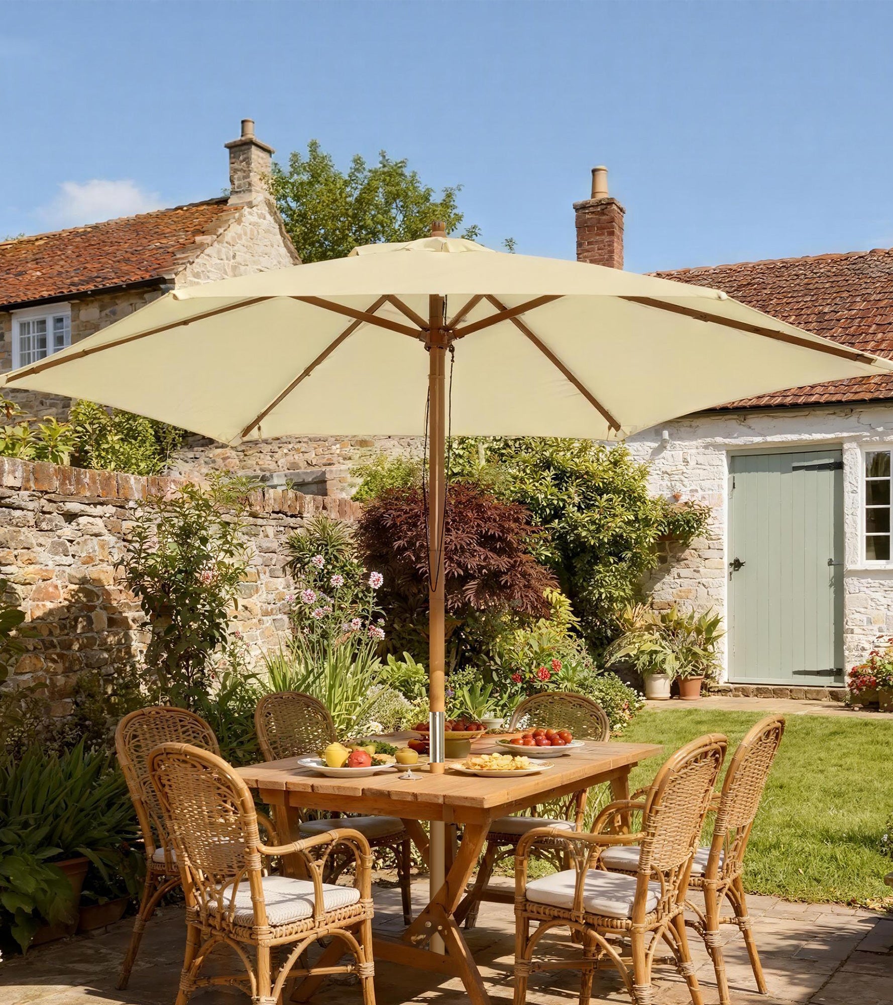 Outsunny Sombrilla de Jardín Ø250x230 cm Parasol de Terraza con 6 Varillas Poste Desmontable Anti-UV Impermeable y Marco de Madera para Playa Patio Crema