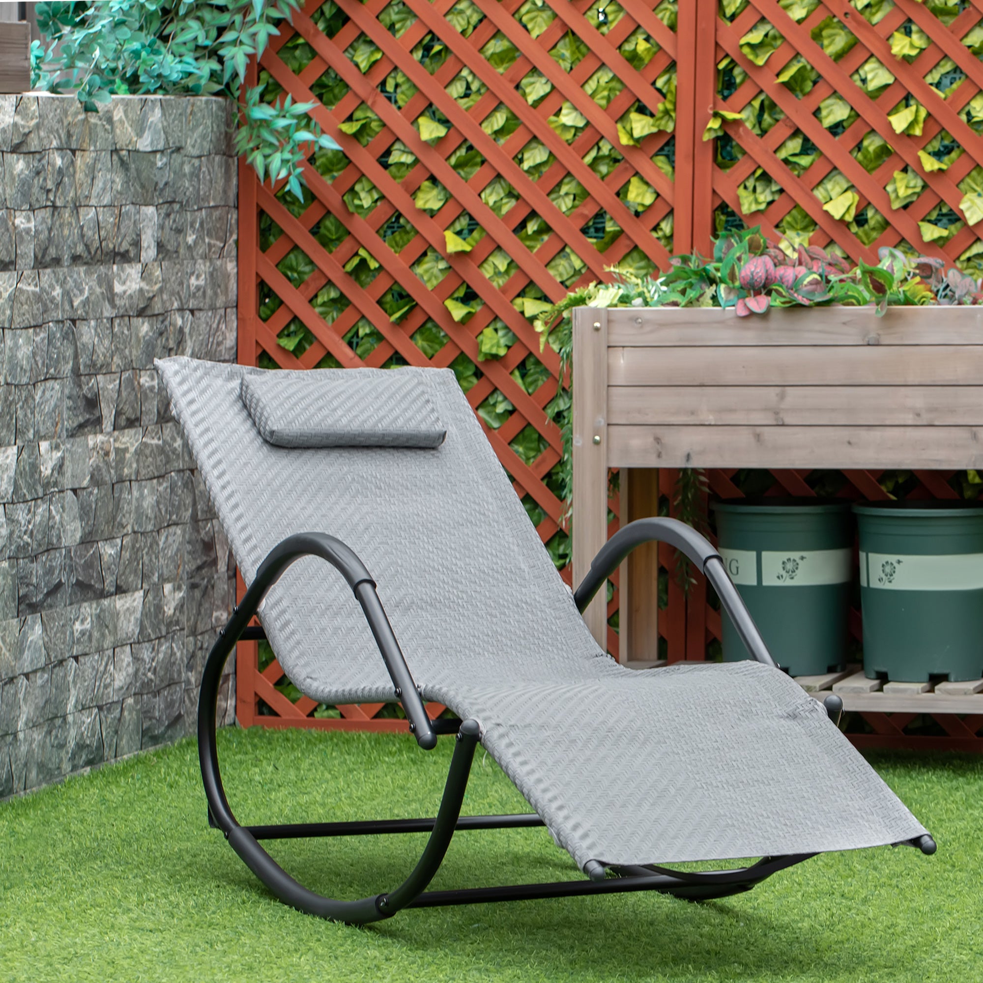 Outsunny Tumbona Mecedora de Exterior con Reposabrazos Reposacabezas y Efecto de Ratán para Jardín Terraza Patio Carga Máx. 160 kg 61x160x79 cm Gris