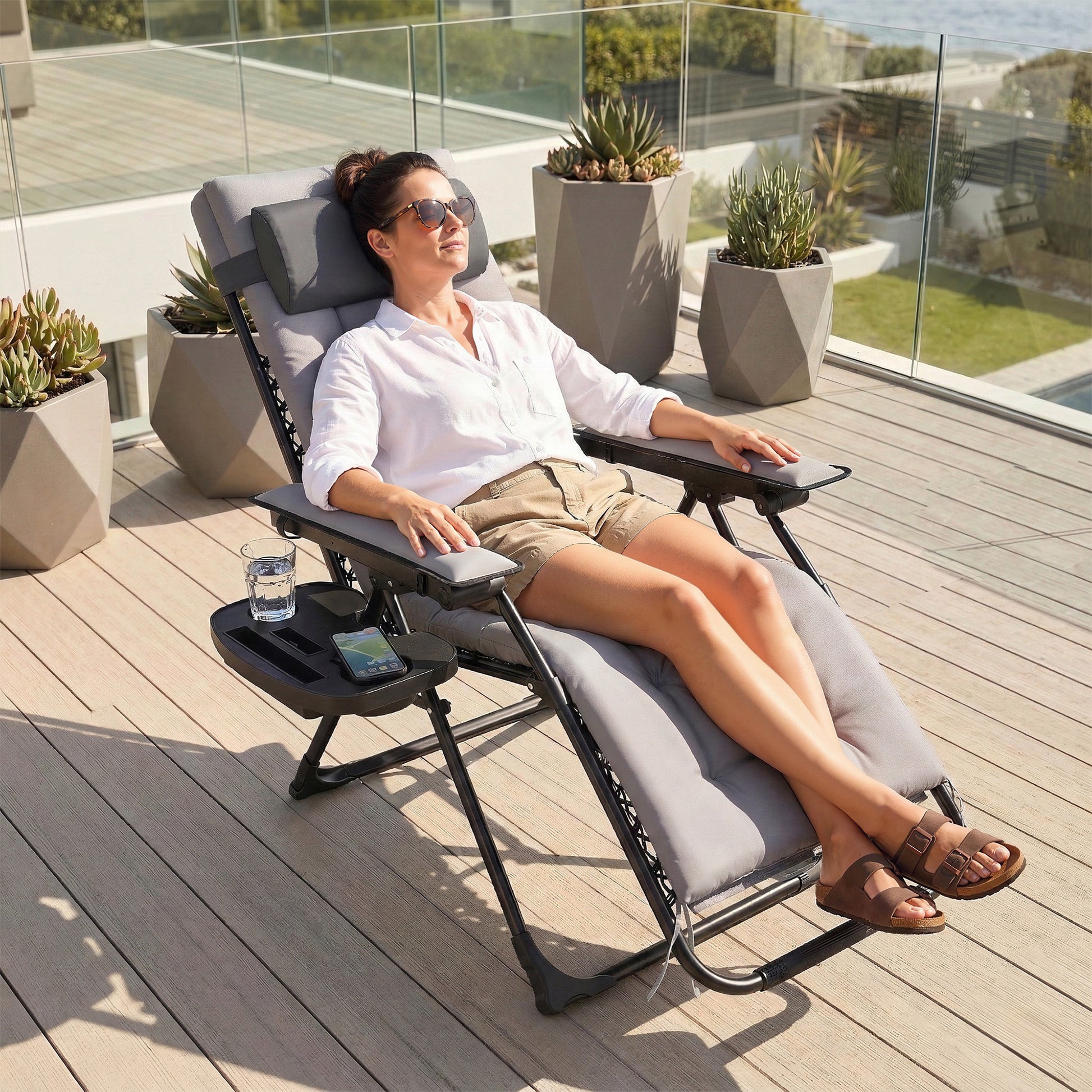 Outsunny Silla de Gravedad Cero, Tumbona Plegable de Jardín Exterior, Tumbona Reclinable Ajustable con Reposabrazos, Reposacabezas, Cojín, Portavasos y Almohada, para Patio, Playa, Terraza, Gris Claro