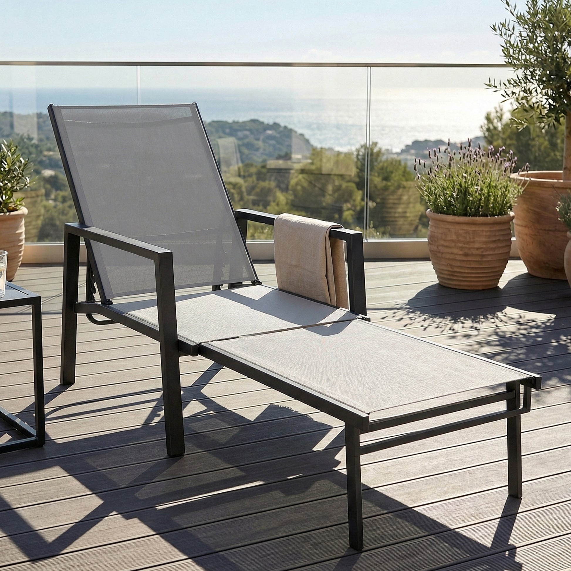 Outsunny Tumbona Plegable 2 en 1, Tumbona Jardín Exterior con Reposapiés Retráctil, Respaldo Ajustable en 5 Posiciones, Tela de Textilene, Marco Acero, Carga 120 kg, para Terraza, Playa, Gris Oscuro