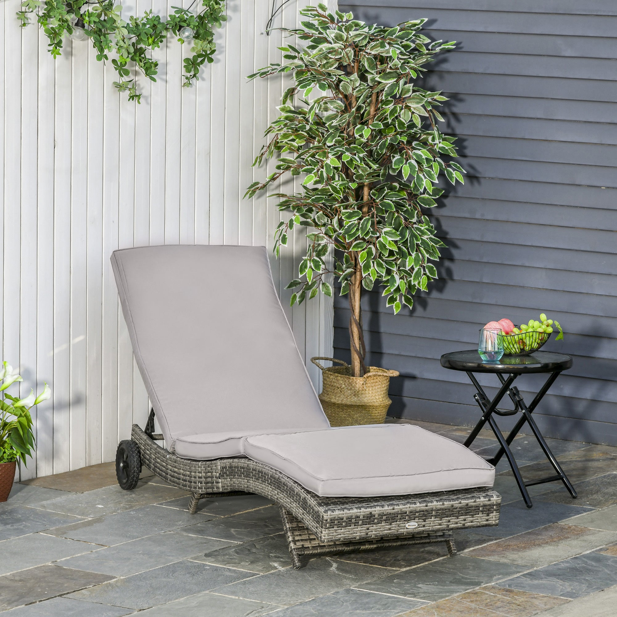 Outsunny Tumbona de Ratán Reclinable Tumbona de Jardín en Forma de S con 2 Ruedas Respaldo Ajustable en 5 Posiciones y Cojín Extraíble para Patio Terraza 207x70x70 cm Gris Claro