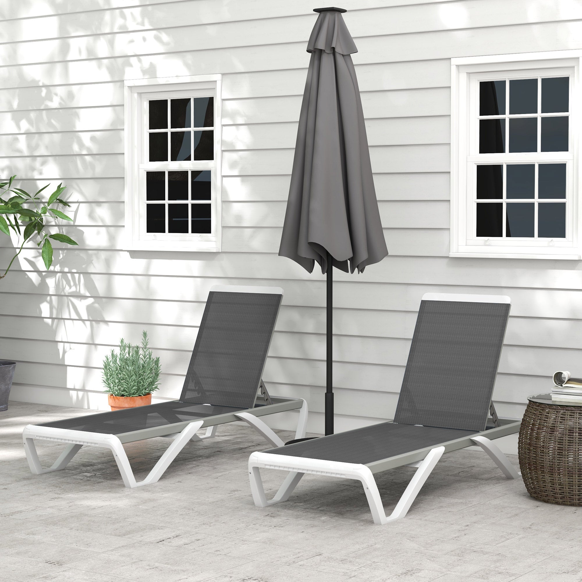 Outsunny Conjunto de 2 Tumbonas Reclinables de Aluminio Tumbonas de Jardín con Respaldo Ajustable en 5 Niveles y 2 Ruedas para Terraza Balcón Piscina 170x67,5x95 cm Gris y Blanco