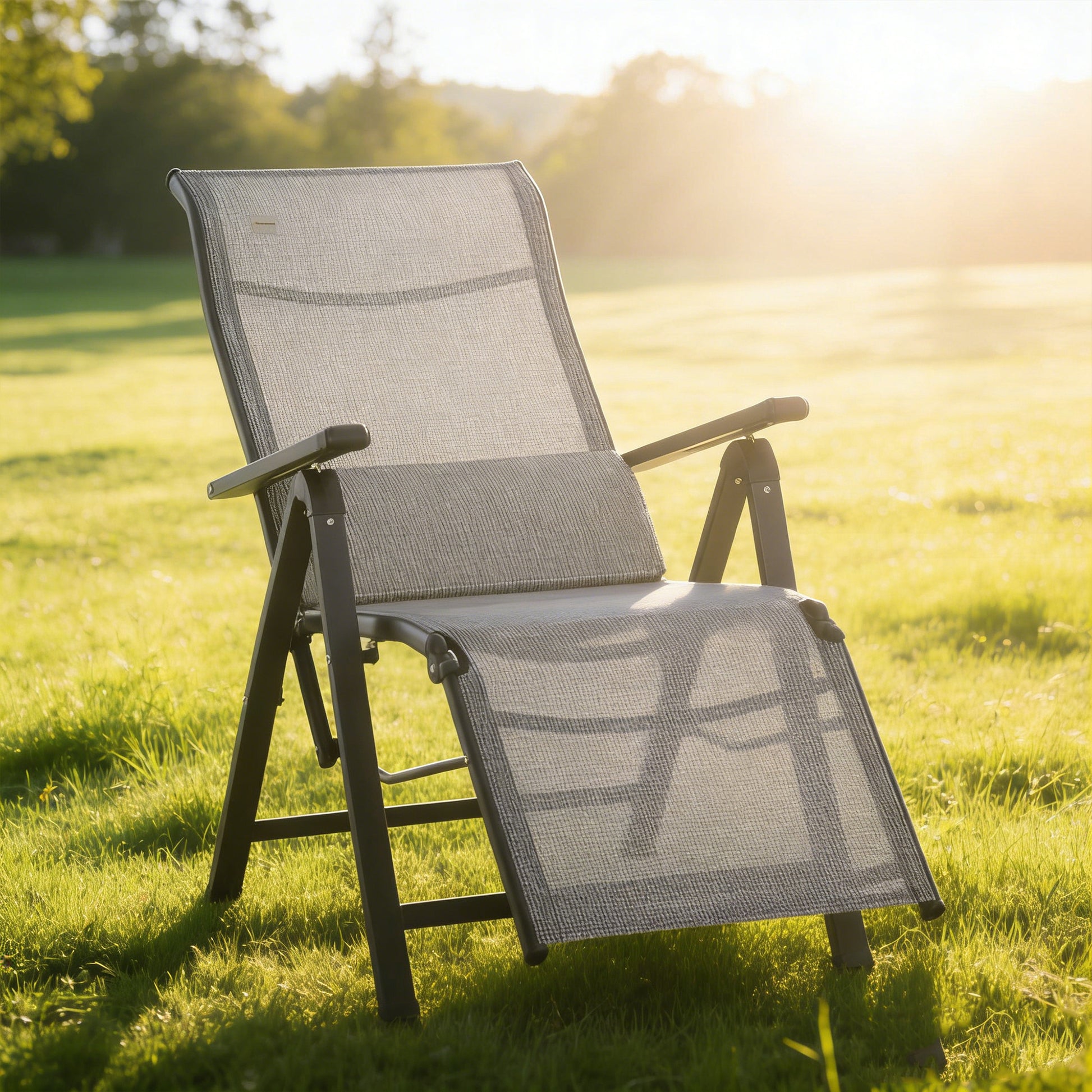 Outsunny Tumbona Plegable de Jardín, Tumbona Gravedad Cero con Respaldo Ajustable en 9 Posiciones, con Cojín, para Terraza, Piscina, Playa, Carga 150 kg, 70x65x111 cm, Gris