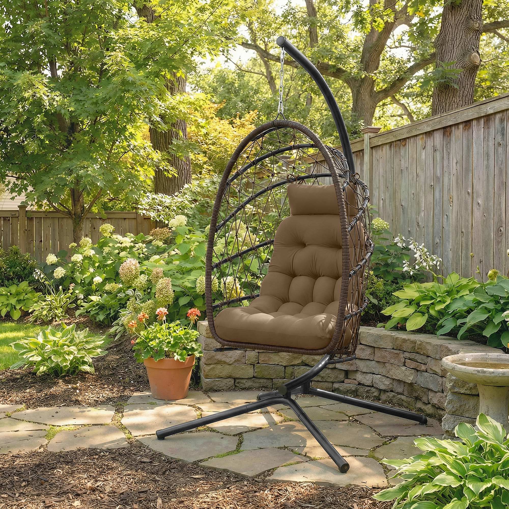 Outsunny Silla Colgante Huevo con Soporte, Columpio Jardín Exterior con Cesta Plegable de Ratán, Cojín Grueso, Reposacabezas, Funda Protectora y Cuerda para Interior y Exterior, Carga 120 kg, Marrón