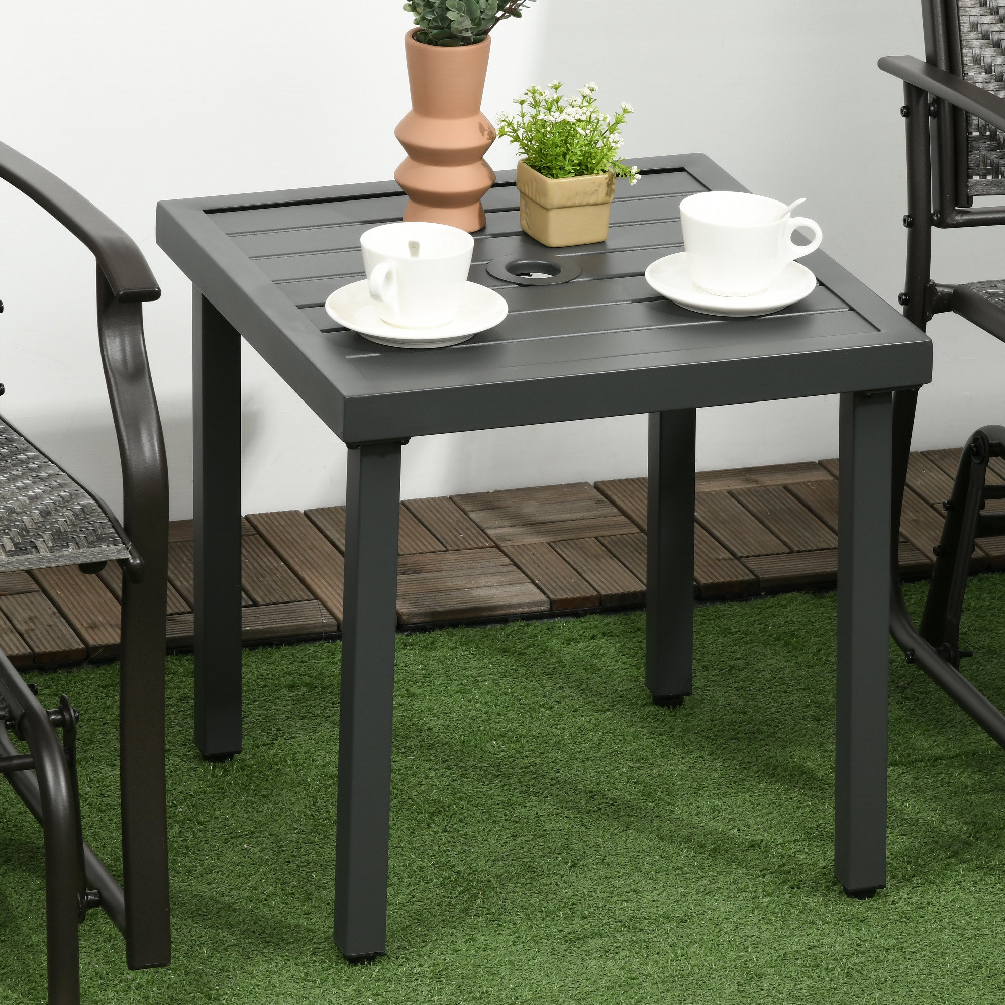 Outsunny Mesa de Jardín Cuadrada Mesa de Centro de Patio con Orificio para Sombrillas de Ø45 mm Mesa Auxiliar con Marco de Acero 51x51x51 cm Gris