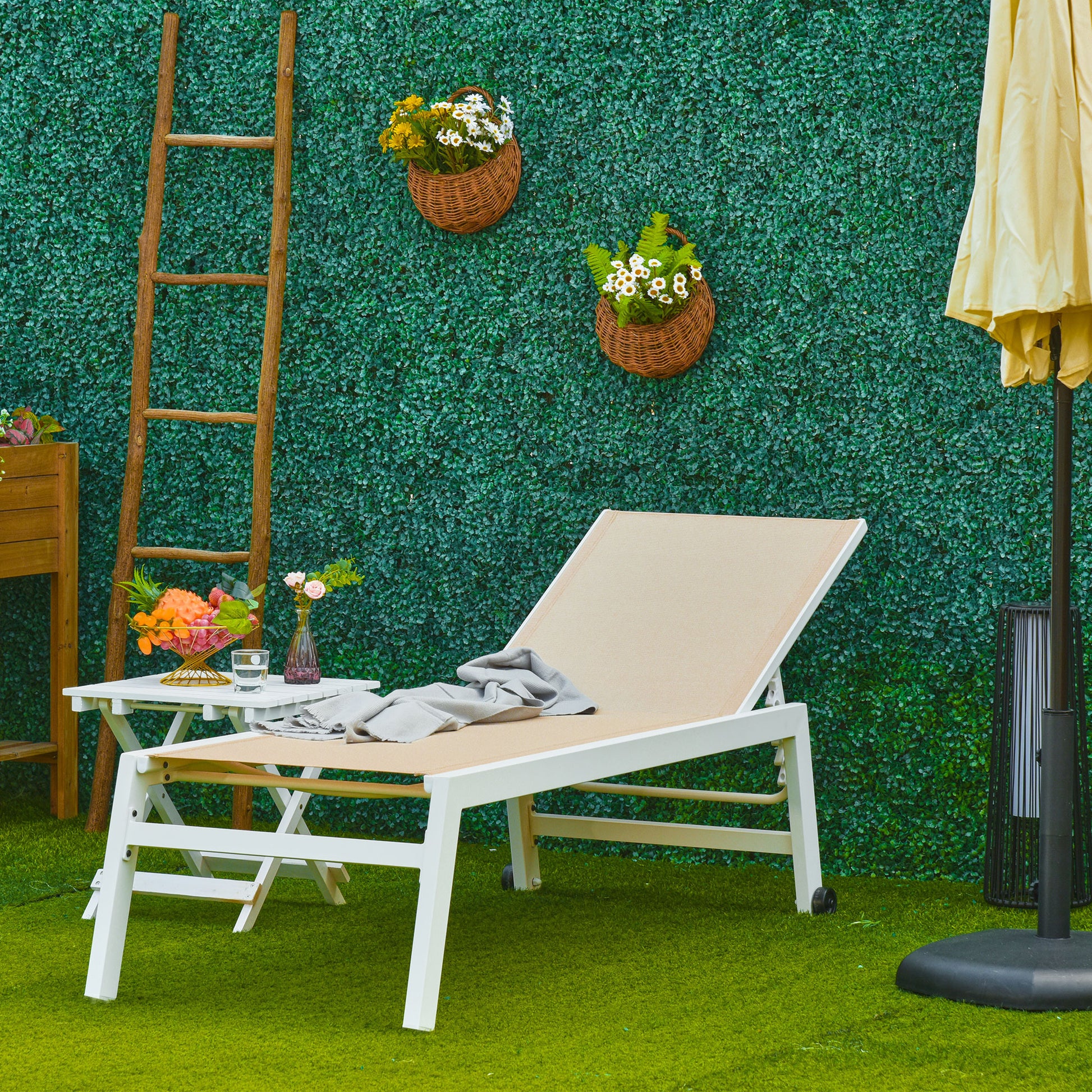 Outsunny Tumbona de Jardín de Aluminio Tumbona Exterior con Respaldo Reclinable en 5 Posiciones Carga 120 kg para Patio Terraza 169x65x102 cm Beige