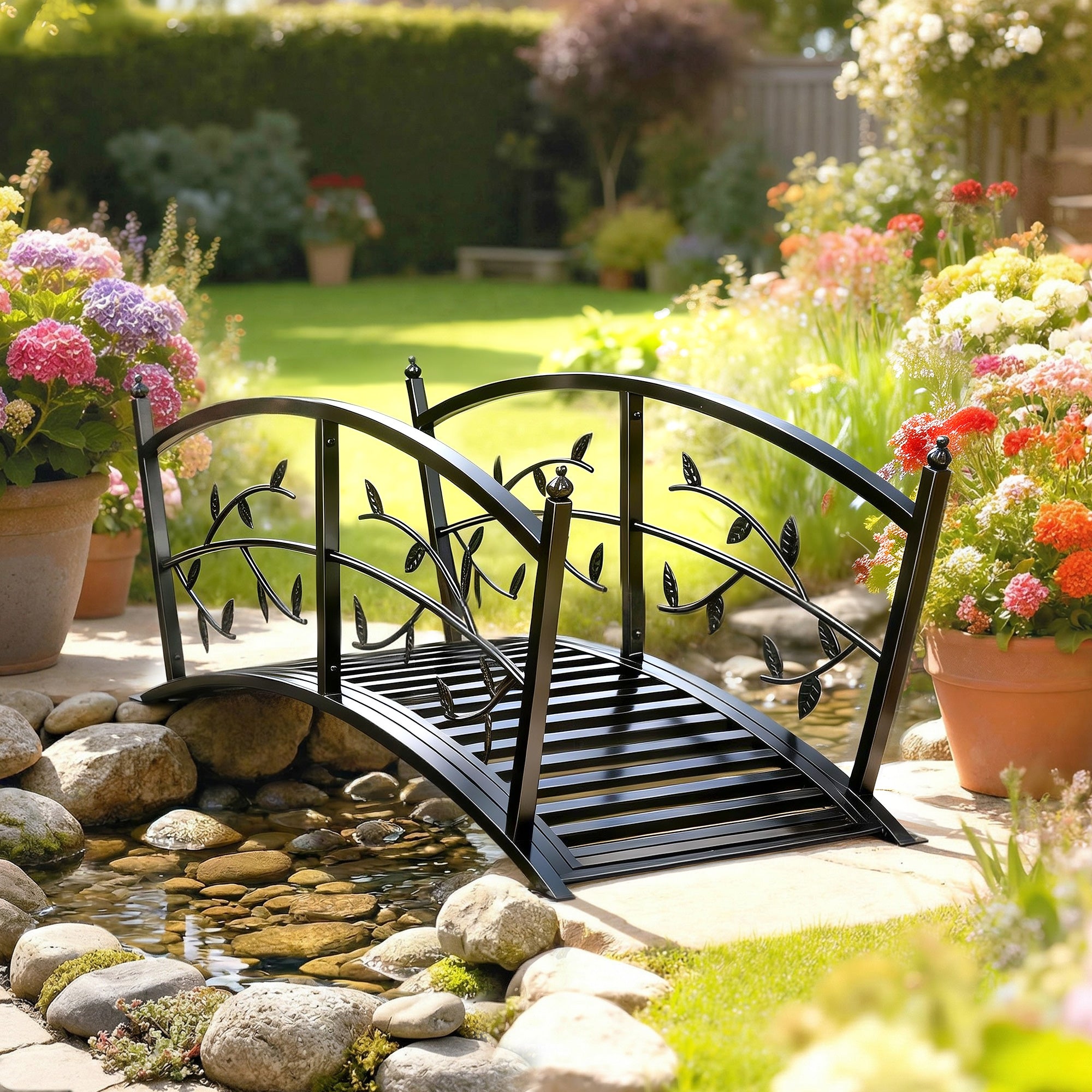 Outsunny Puente de Jardín Metálico, 1,2 m, Puente Decorativo para Estanques con Barandillas de Seguridad y Diseño de Hojas, Carga 100 kg, Construcción Resistente, Fácil Montaje, Negro