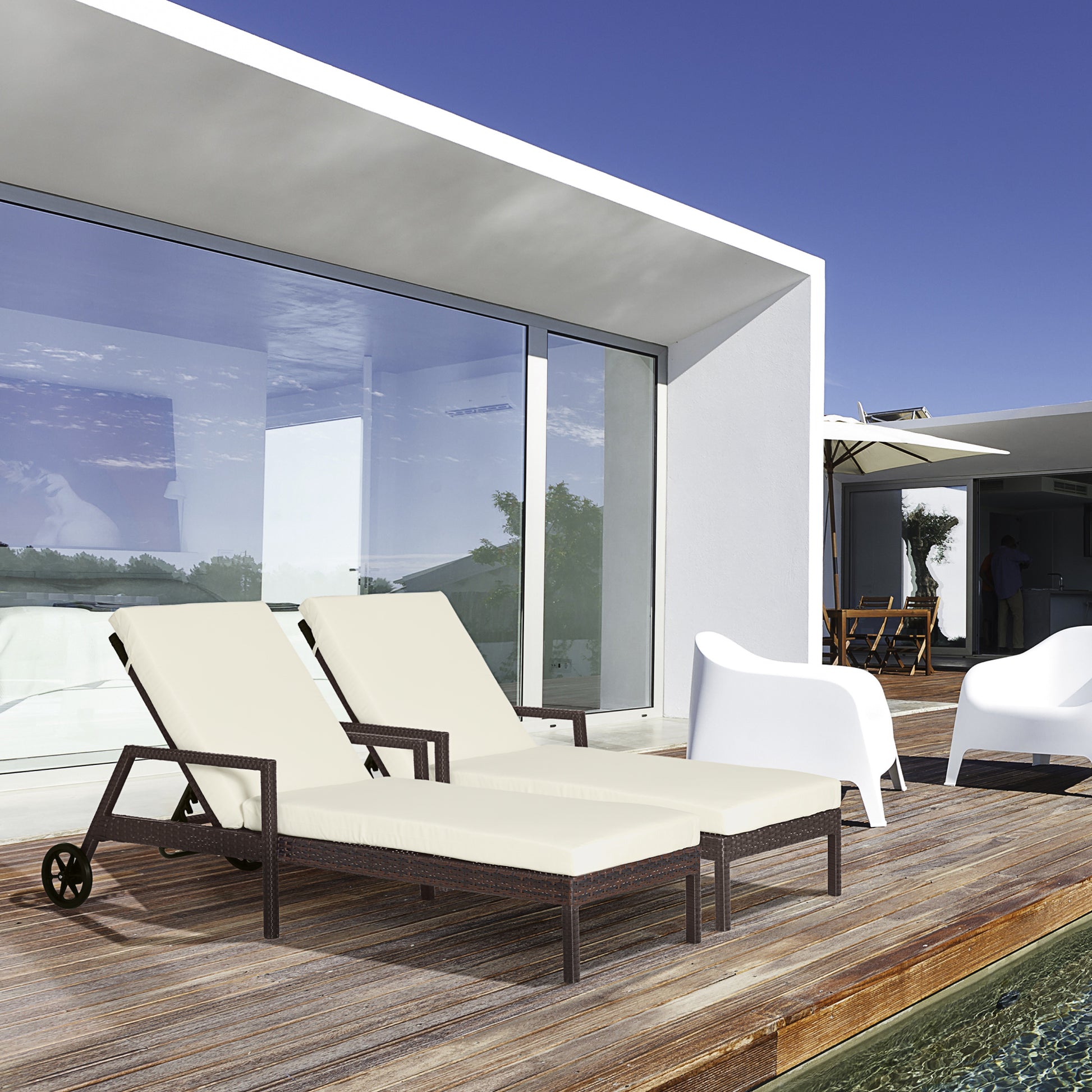 Outsunny Conjunto de 2 Tumbonas de Ratán de Jardín con Cojines Acolchados Respaldo Ajustable en 5 Posiciones 2 Ruedas y Tela Extraíble Lavable 67x196x51 cm Crema