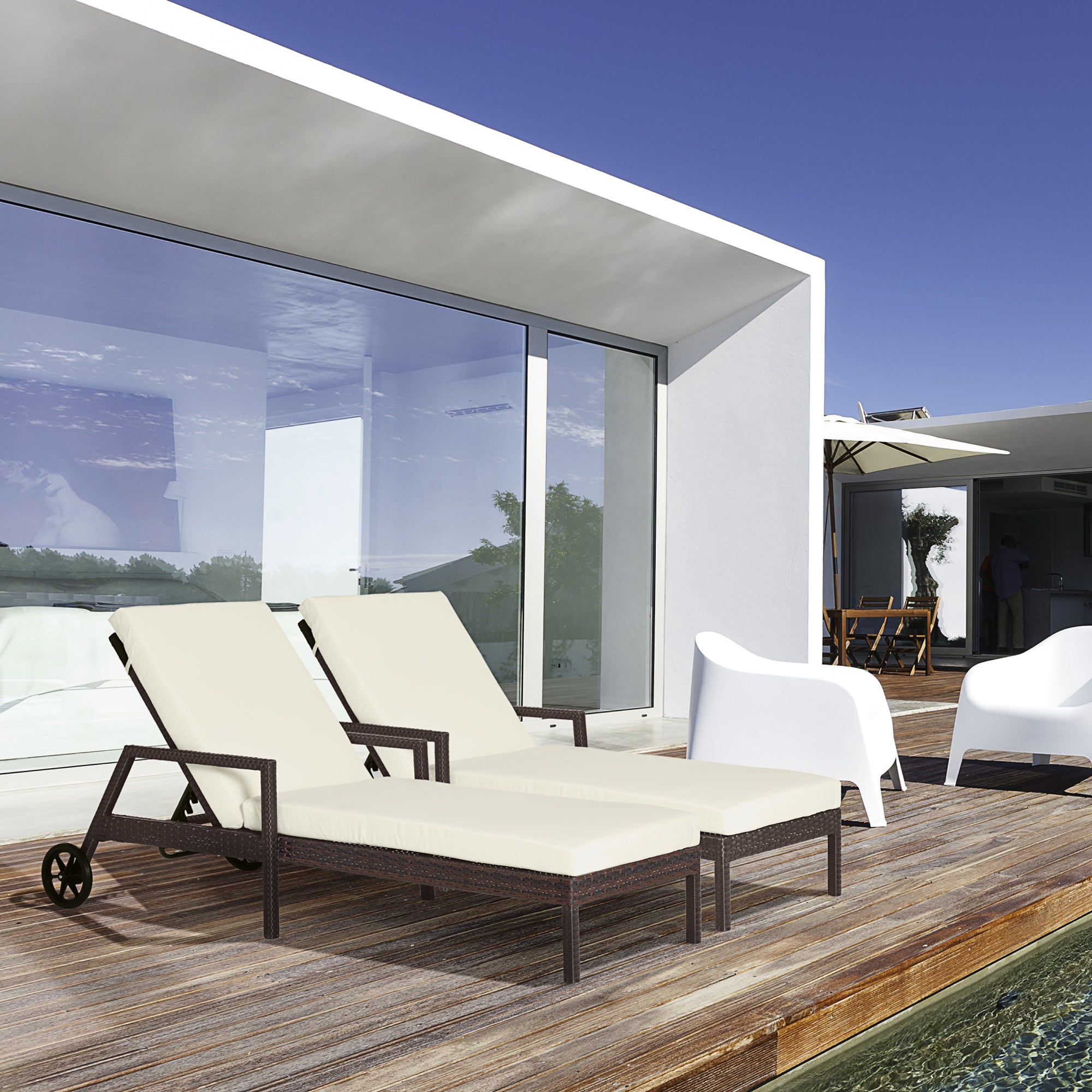 Outsunny Conjunto de 2 Tumbonas de Ratán de Jardín con Cojines Acolchados Respaldo Ajustable en 5 Posiciones 2 Ruedas y Tela Extraíble Lavable 67x196x51 cm Crema