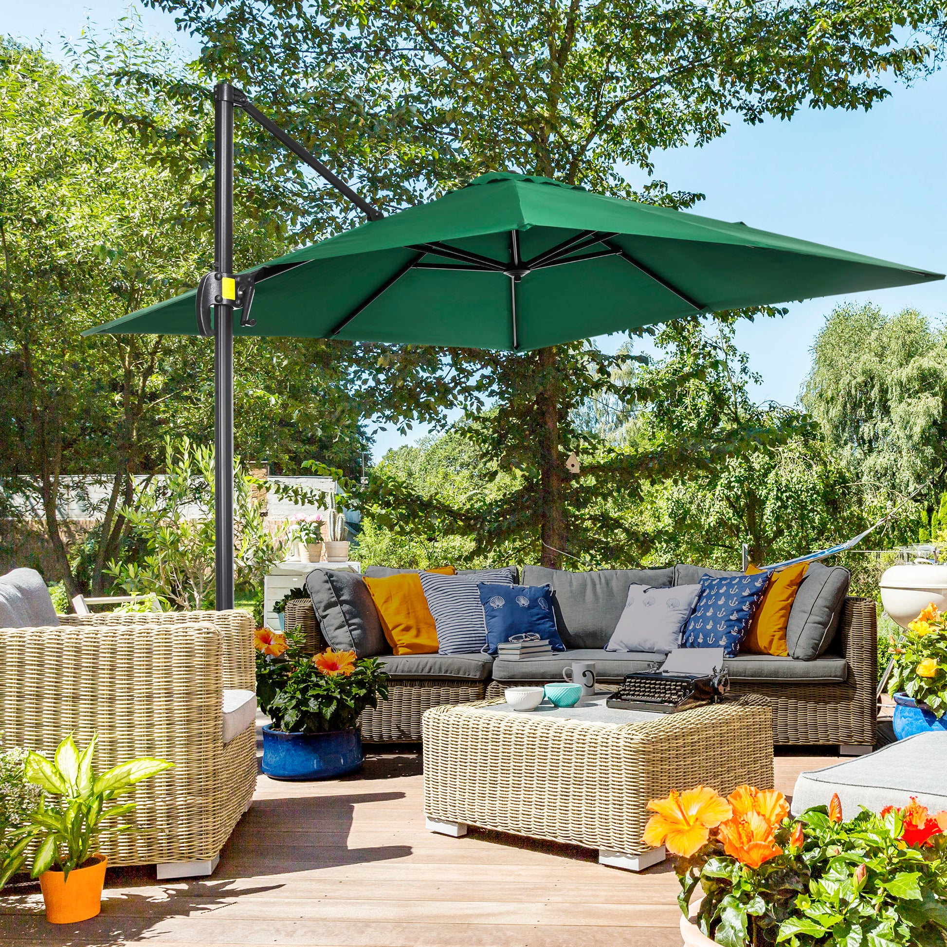 Outsunny Sombrilla de Jardín de Aluminio 245x245x248 cm Parasol Excéntrico con Manivela Giratorio 360° Inclinación de 5 Niveles Tela Desmontable Verde