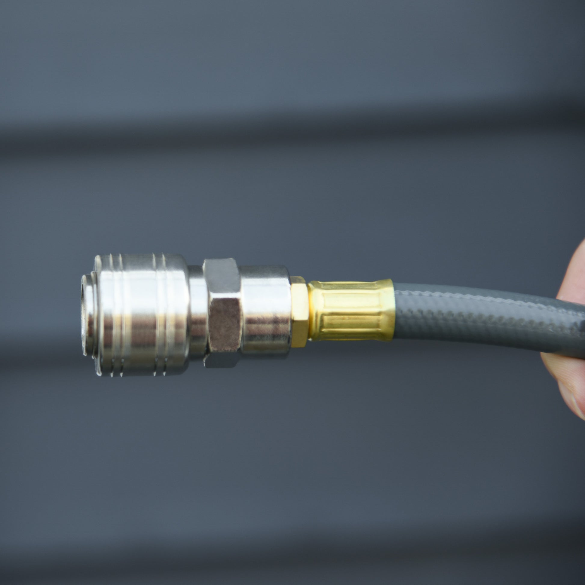 DURHAND Carrete de Manguera de Aire Comprimido Automático de 20 m Conector de 1/4'' BSP con Soporte para Pared Giratorio 180° Diámetro Interno 3/8'' (9,5x15 mm) Gris