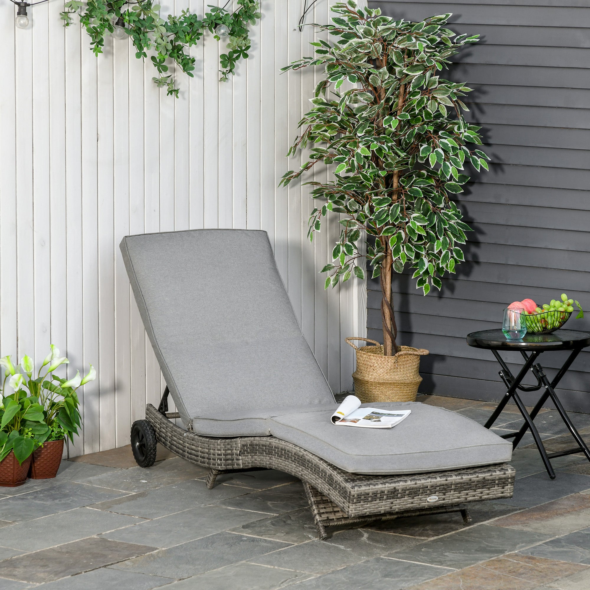 Outsunny Tumbona de Ratán Reclinable Tumbona de Jardín en Forma de S con 2 Ruedas Respaldo Ajustable en 5 Posiciones y Cojín Extraíble para Patio Terraza 207x70x70 cm Gris