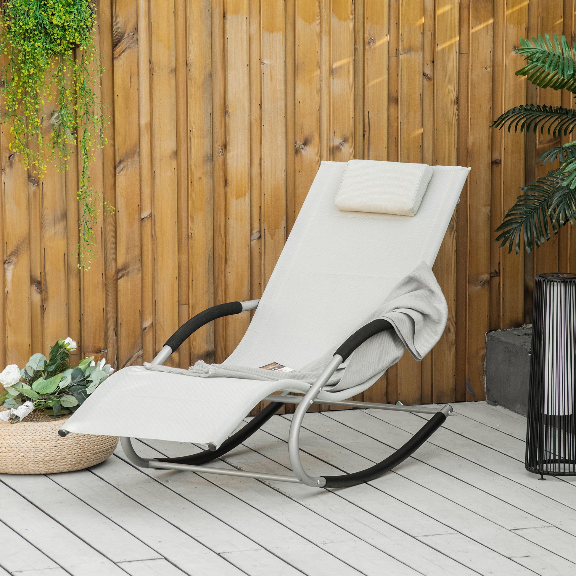 Outsunny Mecedora de Jardín Tumbona Mecedora con Reposacabezas Reposabrazos y Marco Metálico Carga 120 kg para Playa Patio Terraza 63x144x84 cm Beige