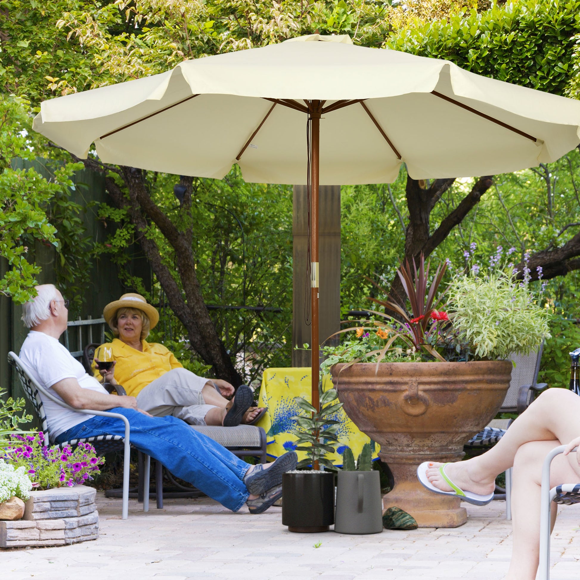Outsunny Sombrilla Terraza Exterior Ø325 cm Sombrilla de Jardín con Sistema de Polea Techo Ventilado 8 Varillas de Bambú y Poste de Madera Parasol para Patio Terraza Crema