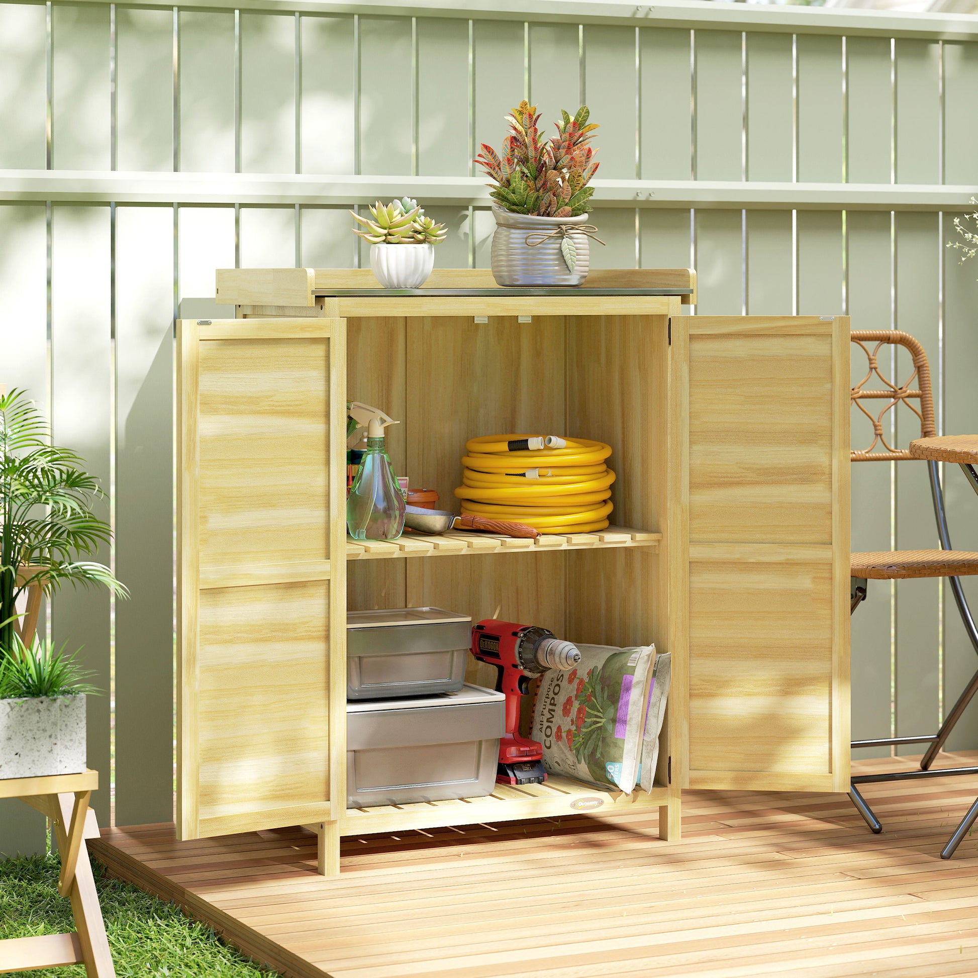 Outsunny Armario de Exterior de Madera, Caseta de Jardín Exterior con Techo de Metal Galvanizado, Estantes, 2 Puertas, Ganchos, Cobertizo de Jardín para Almacenaje Herramientas, 71,5x39x95 cm, Natural