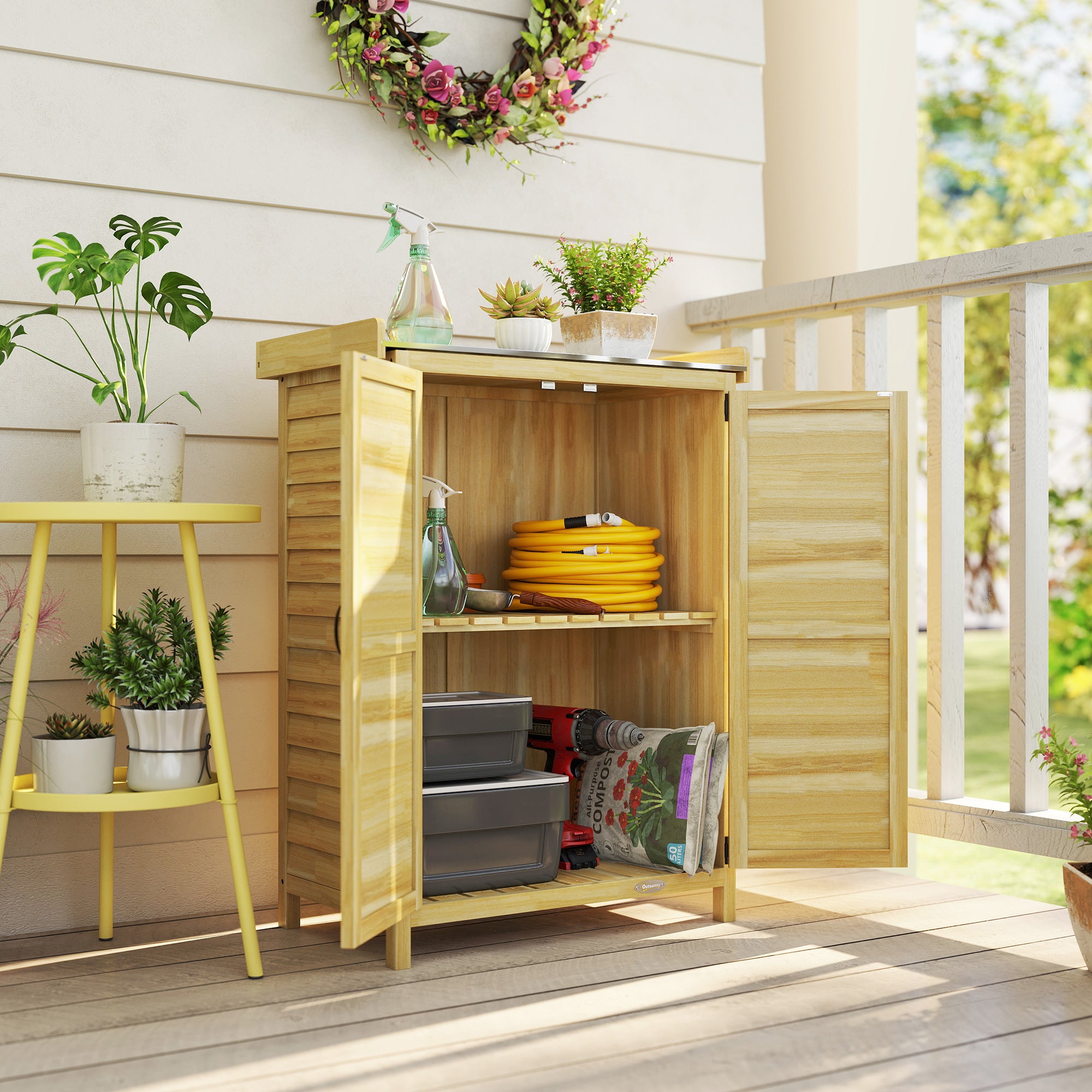 Outsunny Armario de Exterior de Madera, Caseta de Jardín Exterior con Techo de Metal Galvanizado, Estantes, 2 Puertas, Ganchos, Cobertizo de Jardín para Almacenaje Herramientas, 71,5x39x95 cm, Natural