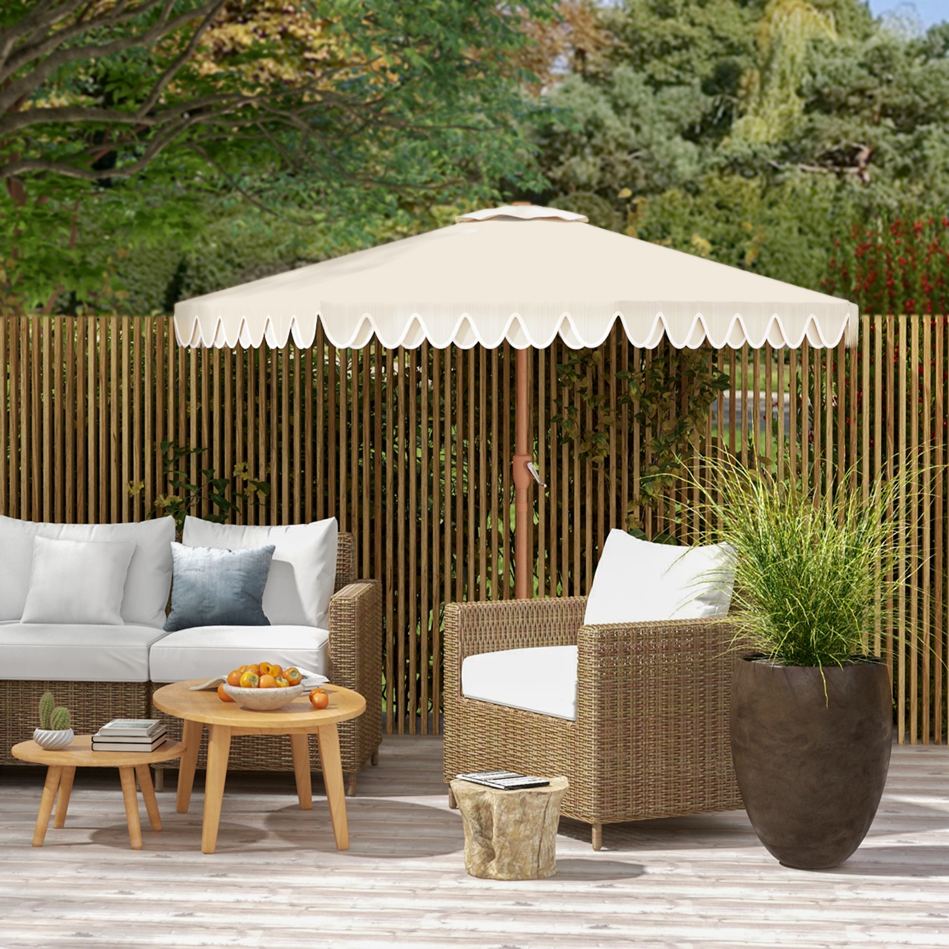 Outsunny Sombrilla Terraza Exterior, Ø264x240 cm, Sombrilla de Jardín con Ángulo Ajustable, Manivela y Volantes, Impermeable, Parasol para Playa, Patio, Balcón, Crema