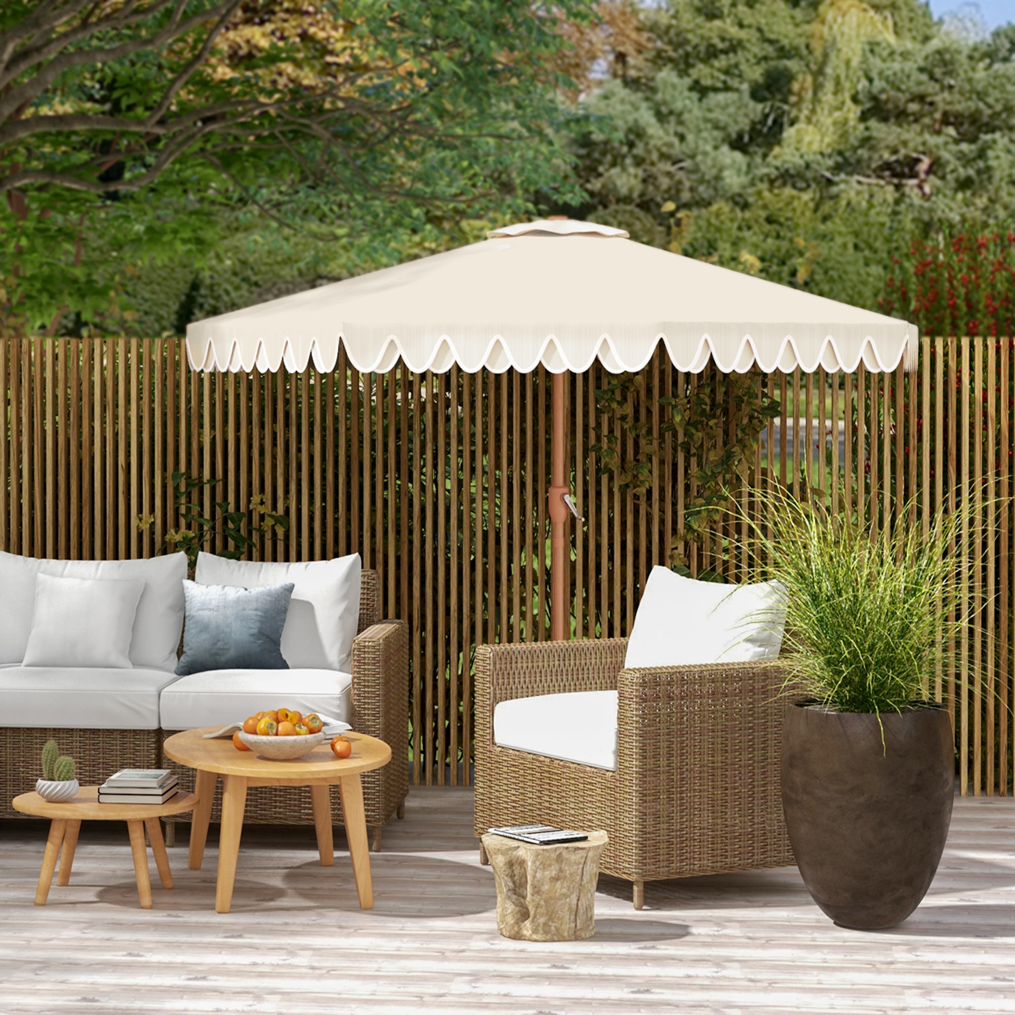 Outsunny Sombrilla Terraza Exterior, Ø264x240 cm, Sombrilla de Jardín con Ángulo Ajustable, Manivela y Volantes, Impermeable, Parasol para Playa, Patio, Balcón, Crema