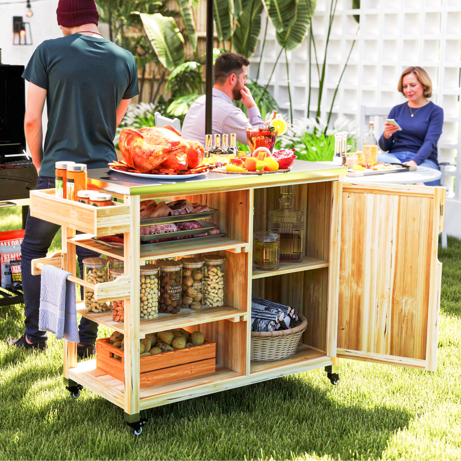 Outsunny Carrito de Parrilla Carrito de Barbacoa de Madera Carro de Servicio con 4 Ruedas Estantes Armario Encimera de Acero Inoxidable Toallero y Especiero para Jardín Patio 134,5x50x91,5 cm Natural