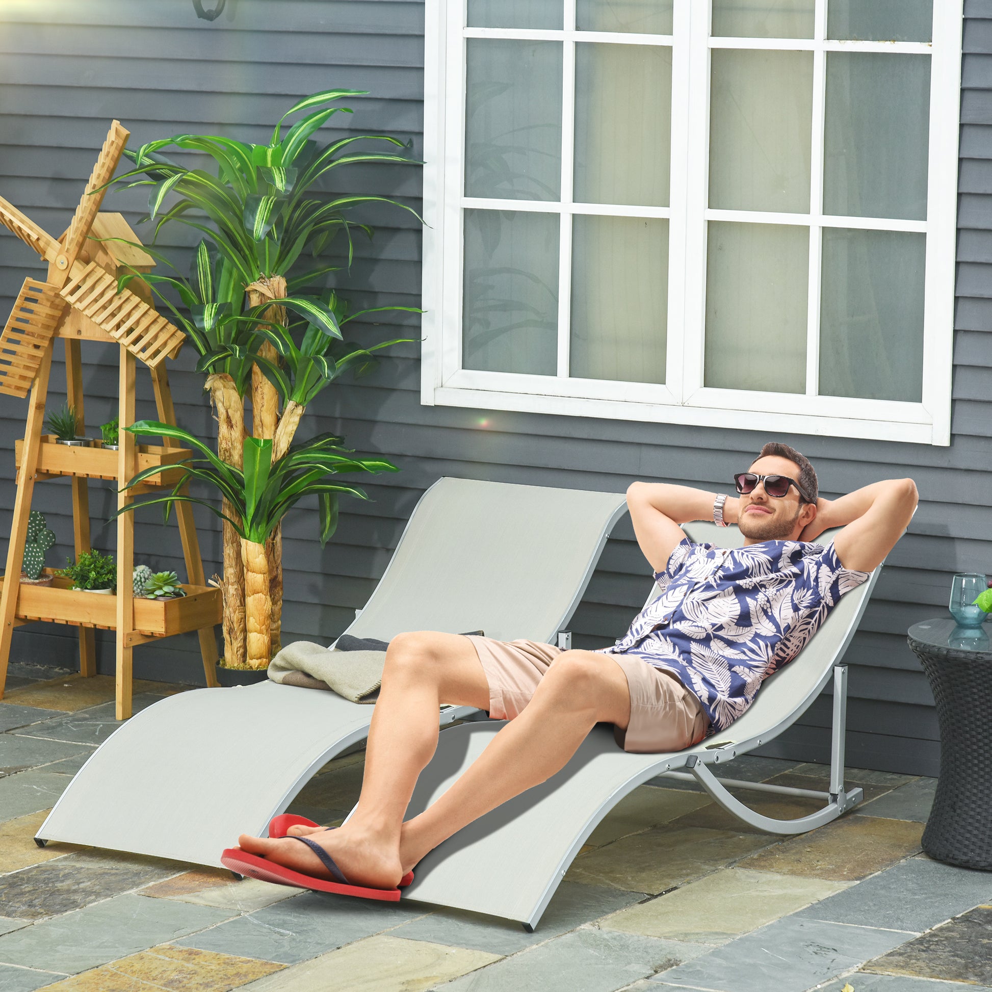 Outsunny 2 Tumbonas Plegables en Forma de S Ergonómica con Marco de Aluminio Texteline para Piscina Patio Jardín Terraza 165x61x63 cm Beige