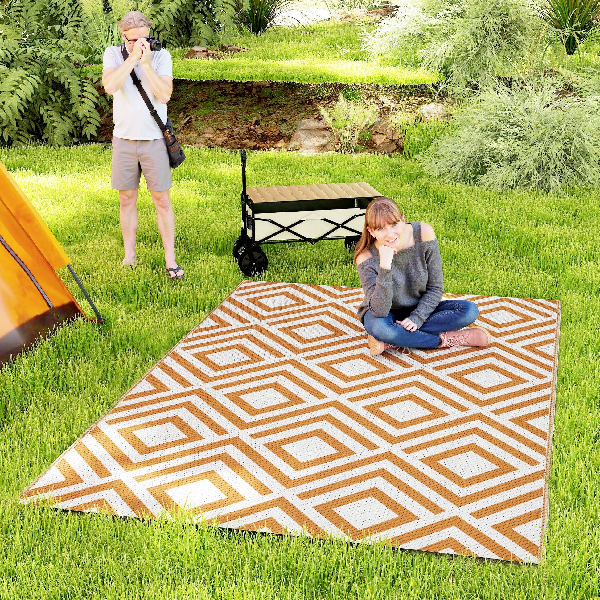 Outsunny Alfombra de Exterior 182x274 cm Alfombra Reversible con Patrón Geométrico de Rombos Impermeable para Terraza Balcón Patio Camping Playa Marrón y Blanco