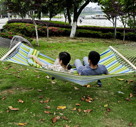 Outsunny Hamaca Colgante de Jardín para 2 Personas Hamaca Ecológico para Camping con Almohada Carga de 180 kg Rayas Azules y Verdes 3,4x1,4m