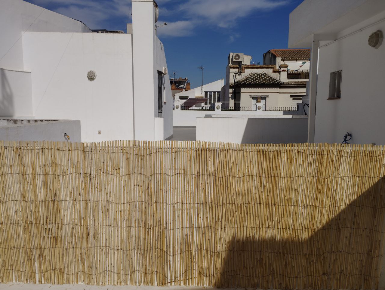 Bambú decorativo (media caña). Rollo 1x5m - Bonerva