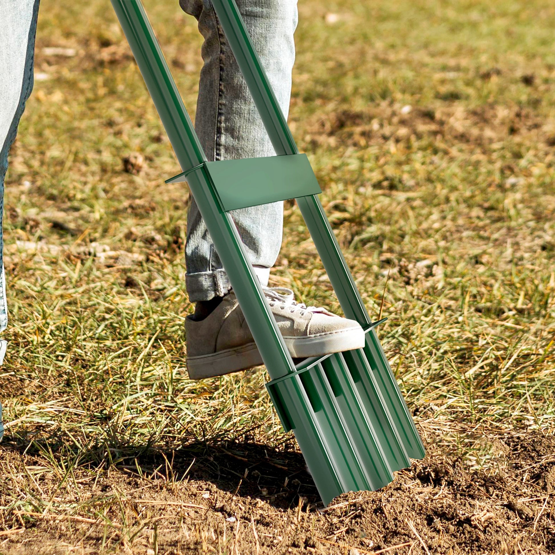 Outsunny Aireador de Césped Manual, Aireador de 5 Púas Huecas con Mango Antideslizante, Herramienta de Perforación de Césped para Cuidado de Jardines y Patios, Verde Oscuro