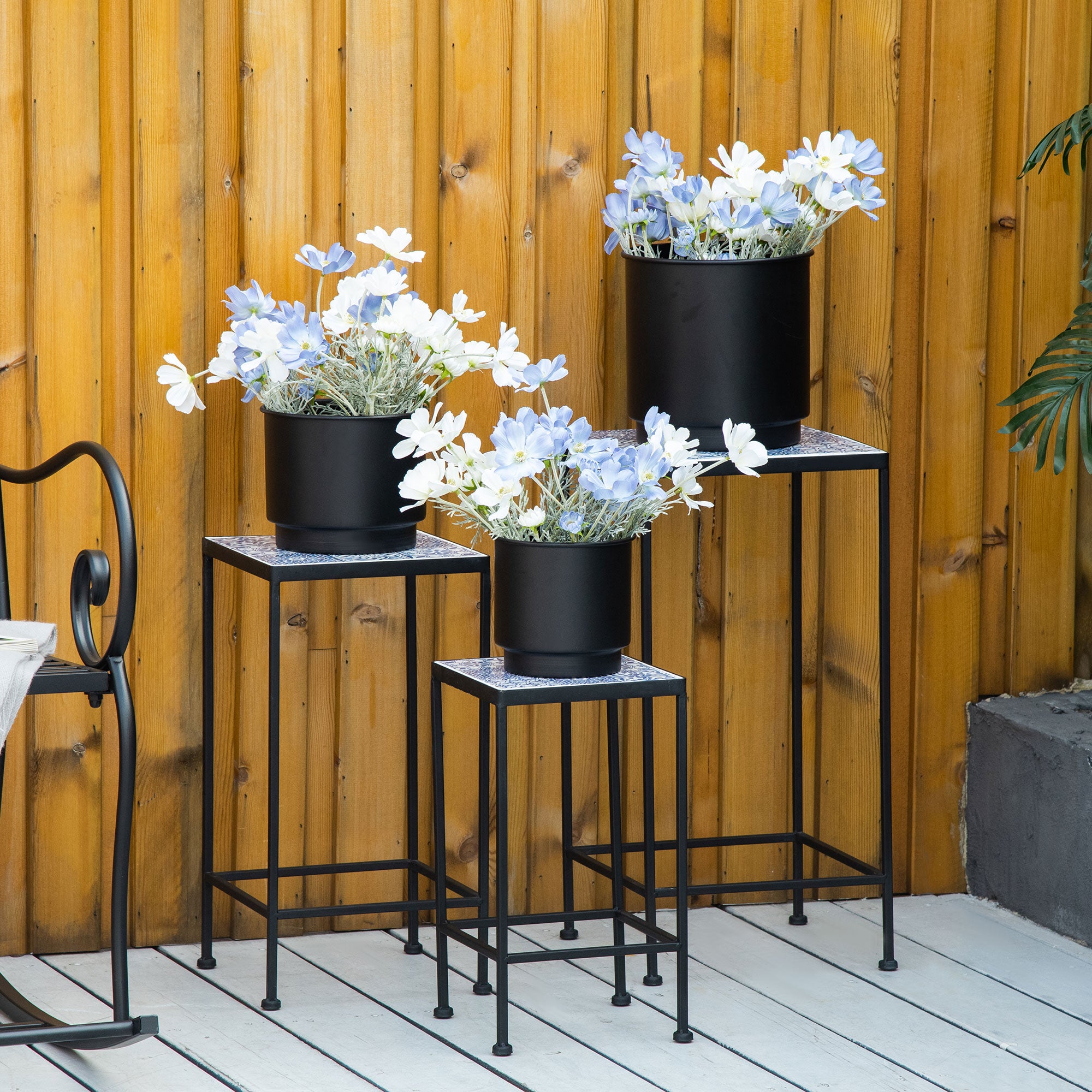 Outsunny Soportes para Plantas de Metal 3 Piezas Apilables Estantes Porta Macetas con Encimera de Azulejo Decorativa para Interiores y Exteriores 31,5x31,5x60,5 cm Azul y Negro