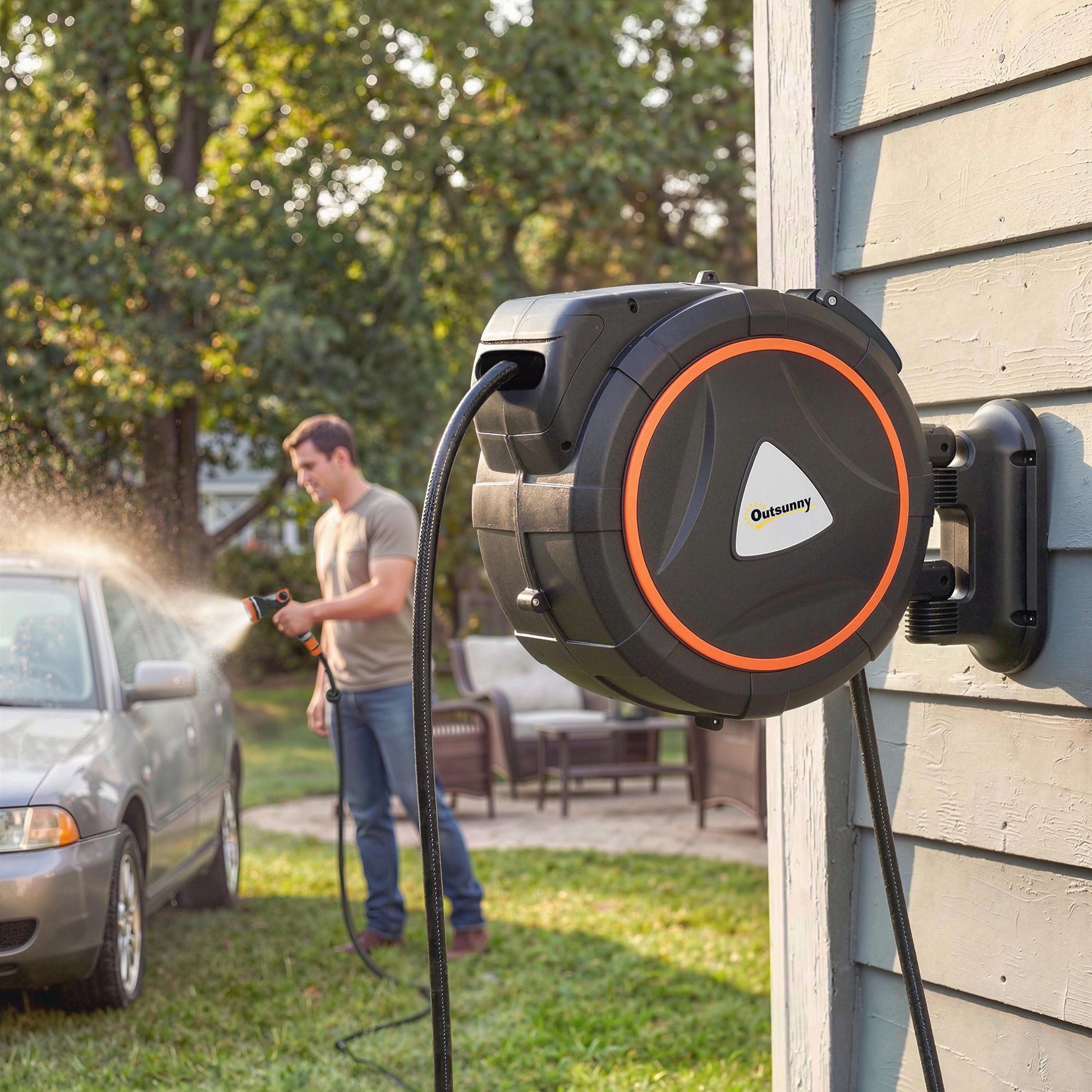 Outsunny Enrollador de Manguera para Jardín 23+2 m con 12 Modos de Rociado, Carrete de Manguera de Jardín de Pared con Bloqueo Automático y Retracción Controlada, Soporte Orientable 180°, Naranja