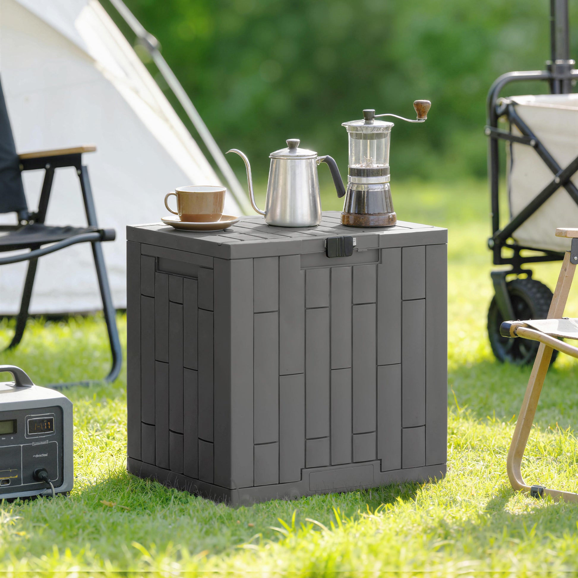 Outsunny Arcón Exterior Capacidad 114L, Baúl de Almacenaje Exterior de Resina Resistente al Agua y a los Rayos UV, con Cerradura para Jardín, Terraza, Patio, 56x44x54 cm, Gris