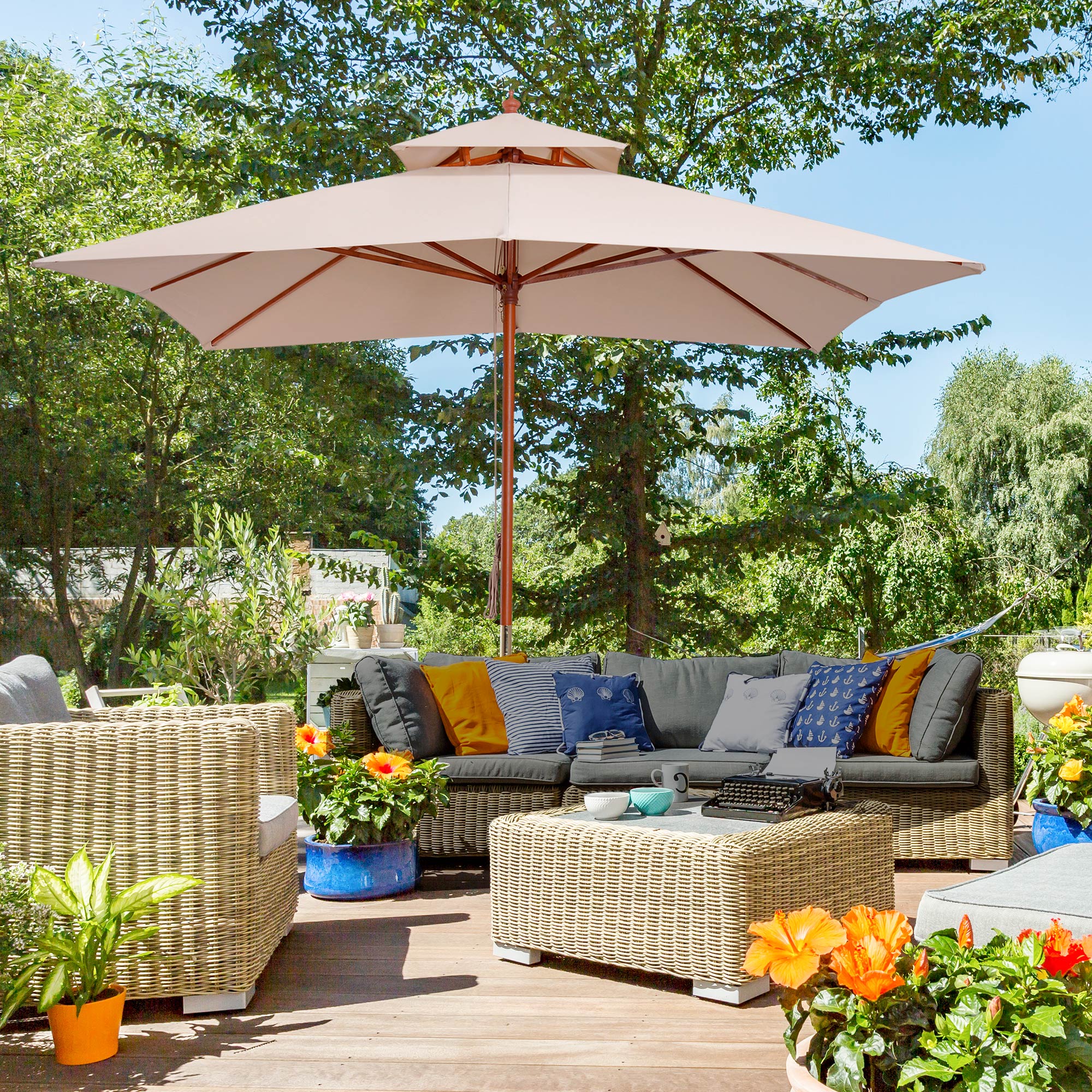 Outsunny Sombrilla de Jardín 3x3x3 m Parasol de Jardín de Bambú con Doble Techo Sistema de Polea Impermeable para Terraza Balcón Exterior Beige