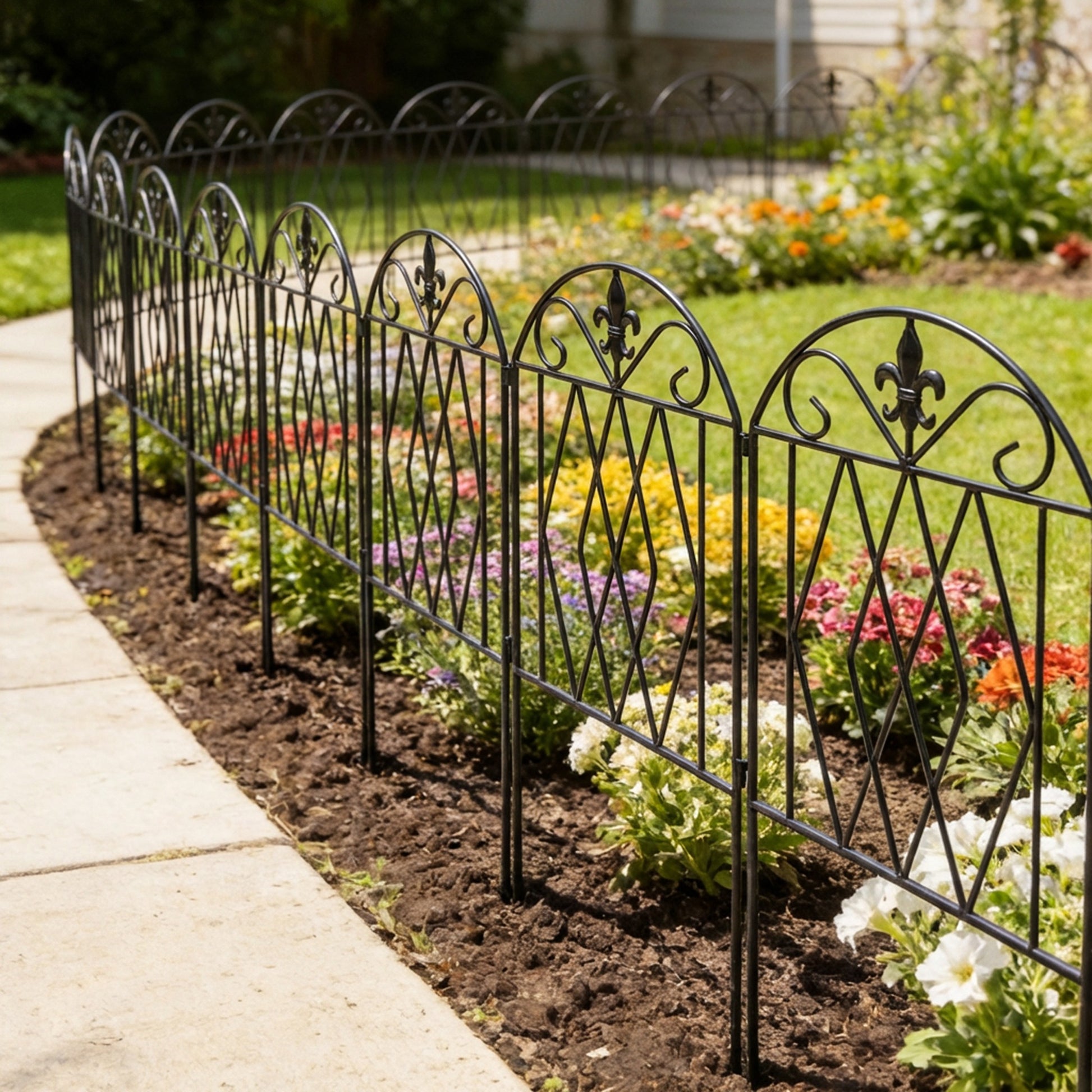 Outsunny Set de 4 Vallas de Jardín de Metal, 125x56 cm, Vallas de Jardín Exterior Decorativas con Diseño Arqueado, Resistente y Fácil de Instalar, para Huerto, Patio, Terraza, Césped, Negro