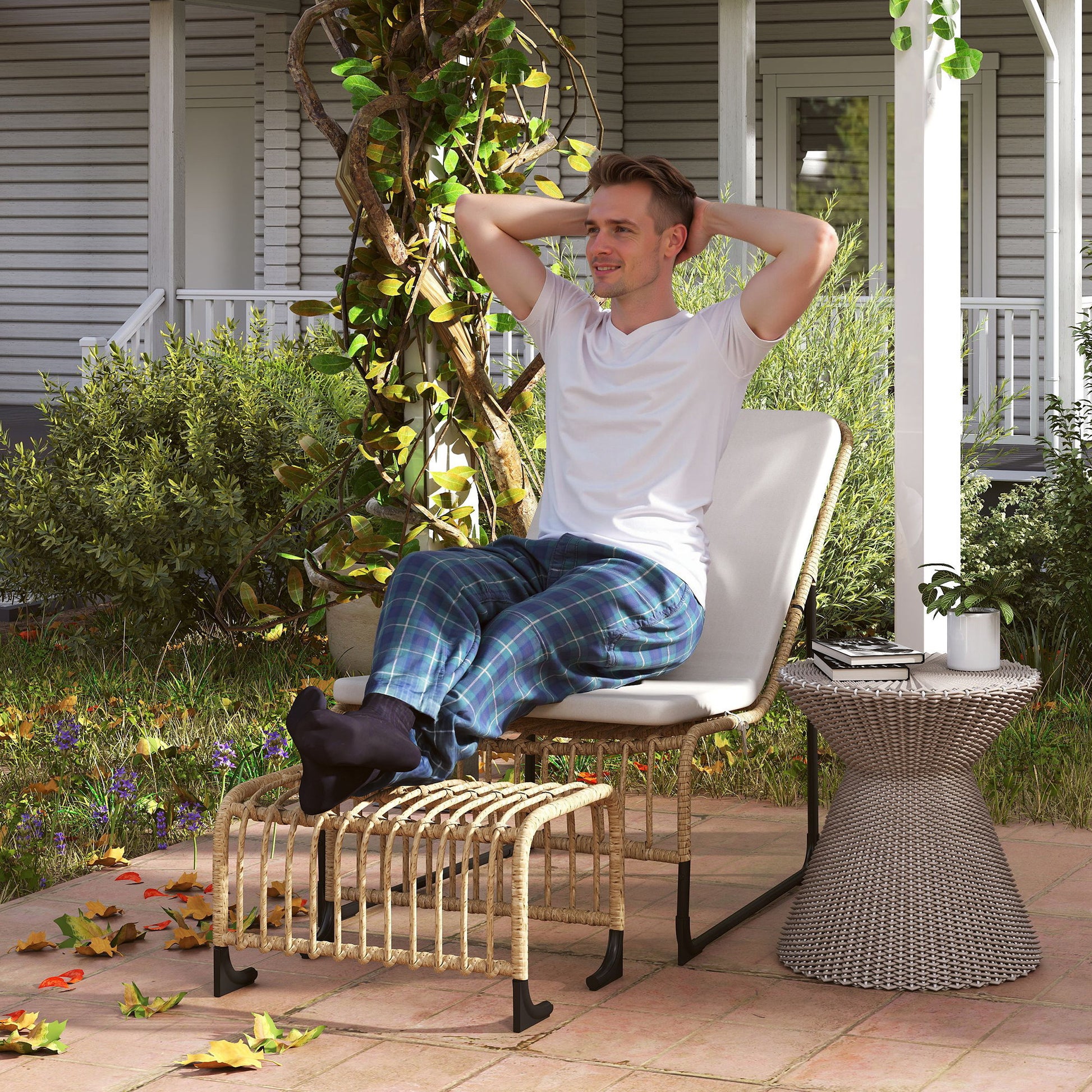Outsunny Conjunto de Sillón de Jardín con Reposapiés de Ratán Sintético Sillón para Exterior con Cojín Acolchado y Estructura de Acero Natural y Beige