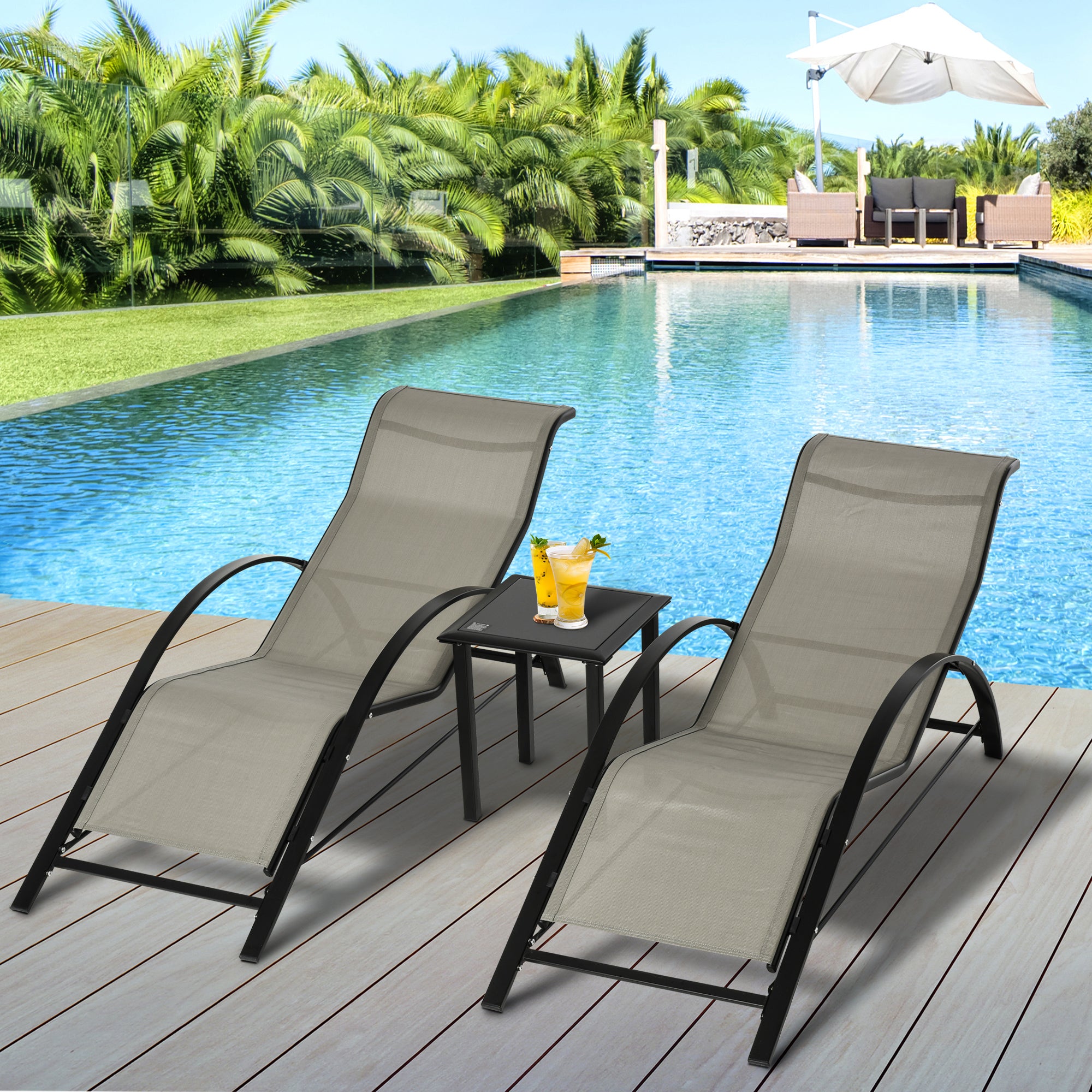 Outsunny Set de 2 Tumbonas Jardín Exterior con Mesa Auxiliar de Vidrio Templado Tumbonas con Respaldo Reposabrazos para Patio Piscina Terraza Exterior Gris