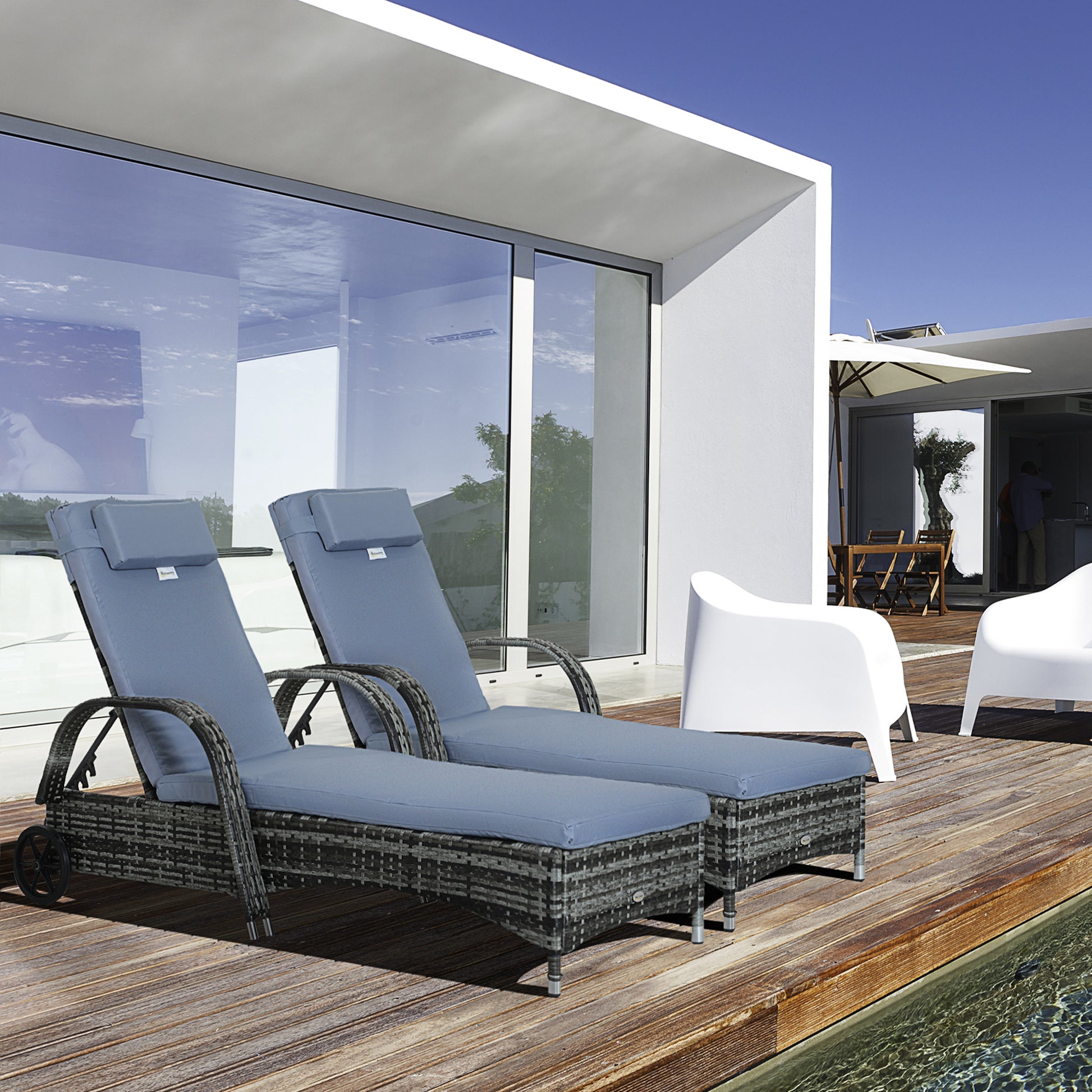 Outsunny Conjunto de 2 Tumbonas de Ratán de Jardín Chaise Longue con Respaldo Ajustable en 5 Posiciones Cojines Acolchados Reposacabezas y 2 Ruedas 200x73x72-103 cm Gris