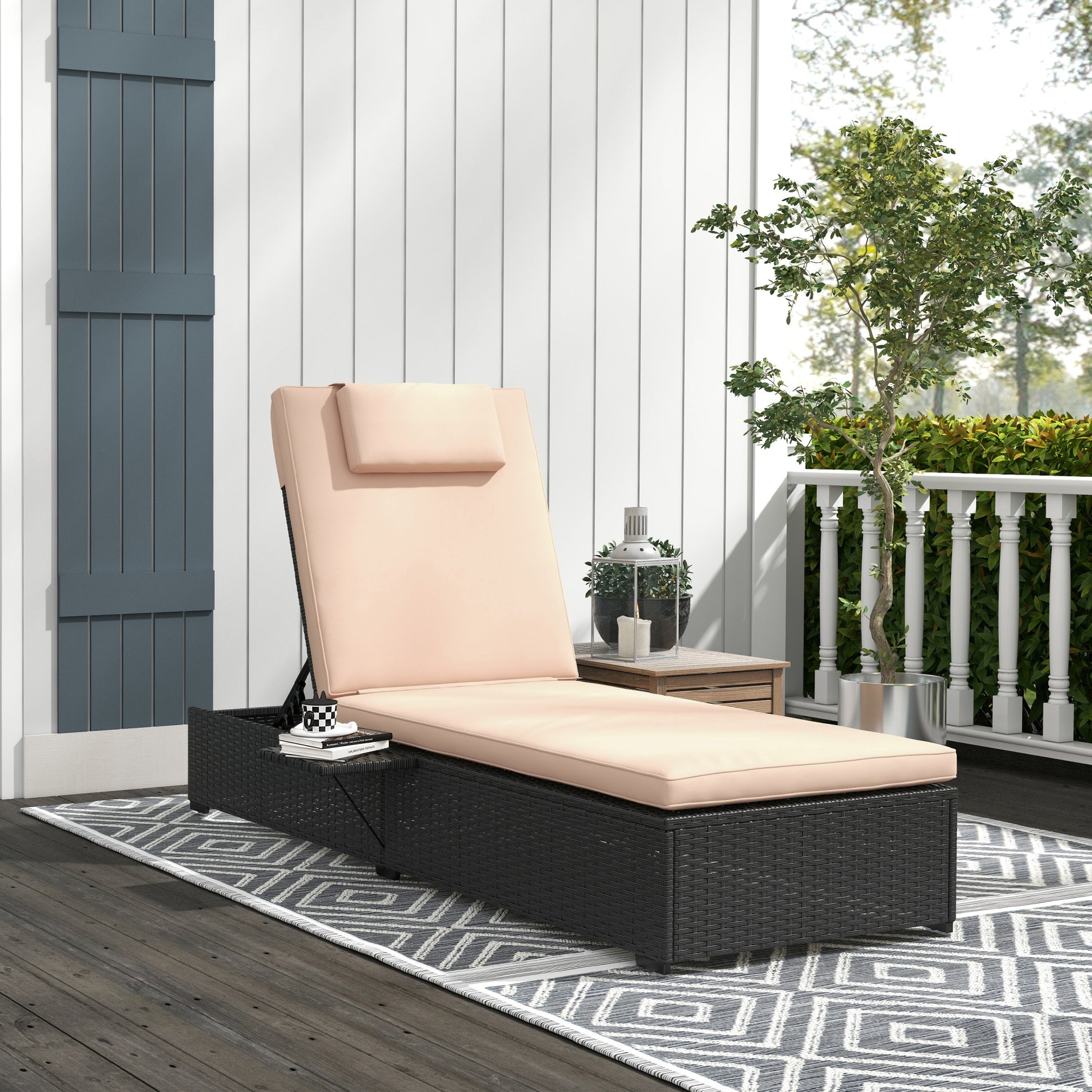 Outsunny Tumbona de Ratán Reclinable Tumbona para Jardín con Respaldo Ajustable en 5 Niveles Mesita y Cojín Carga 120 kg para Patio Terraza Negro y Beige