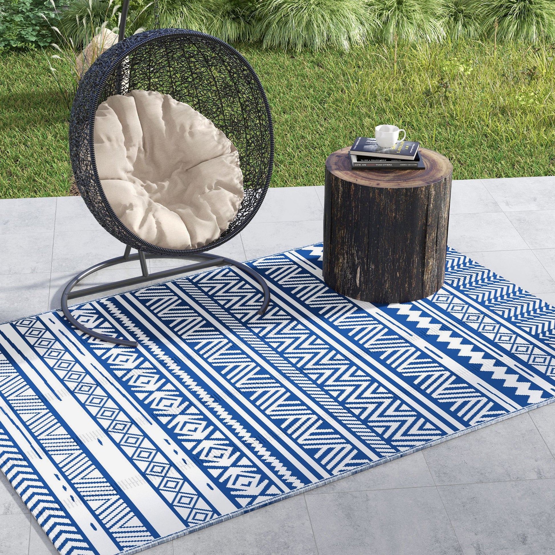 Outsunny Alfombra de Exterior 182x274 cm Alfombra Reversible con Patrón Geométrico Impermeable para Terraza Balcón Patio Camping Playa Azul Oscuro y Blanco