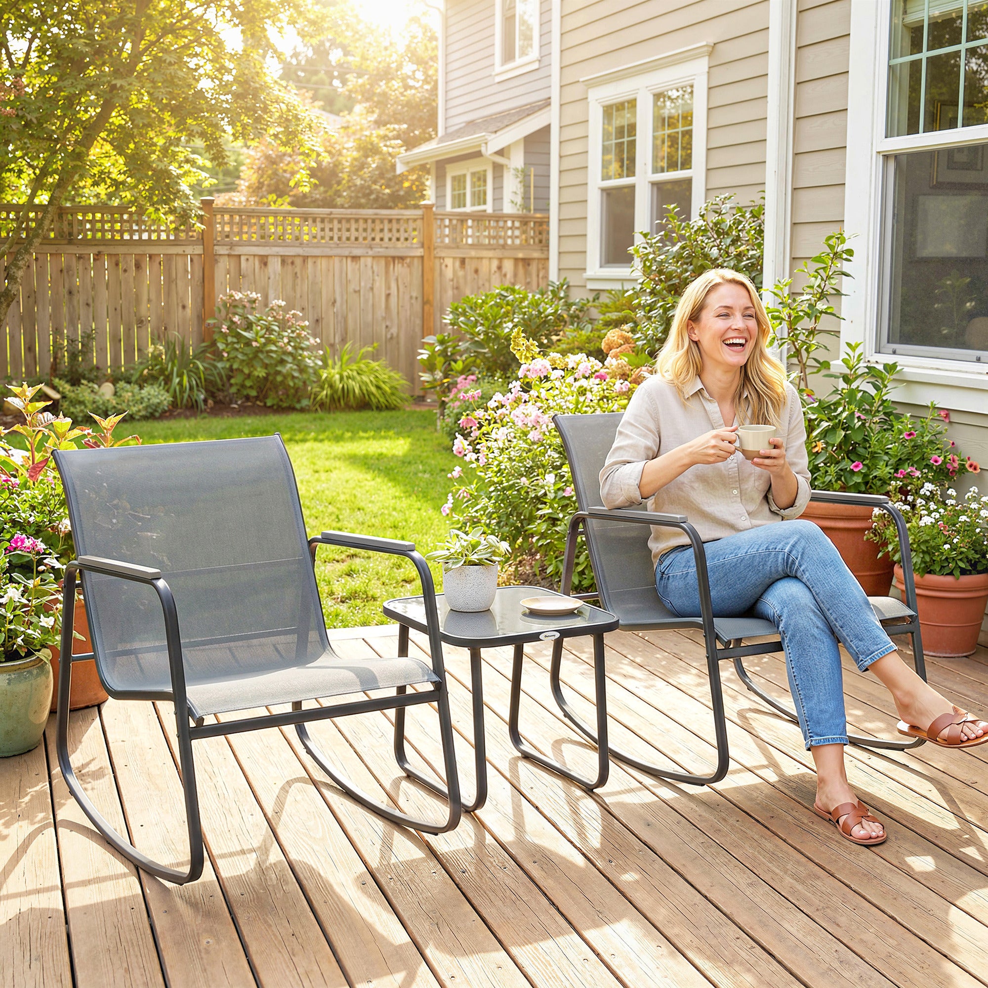 Outsunny Conjunto de Mesa y Sillas de Terraza Exterior de 3 Piezas, Muebles de Jardín Exterior con 2 Sillas Mecedoras, Mesa con Encimera de Vidrio y Estructura de Acero, para Patio, Balcón, Gris