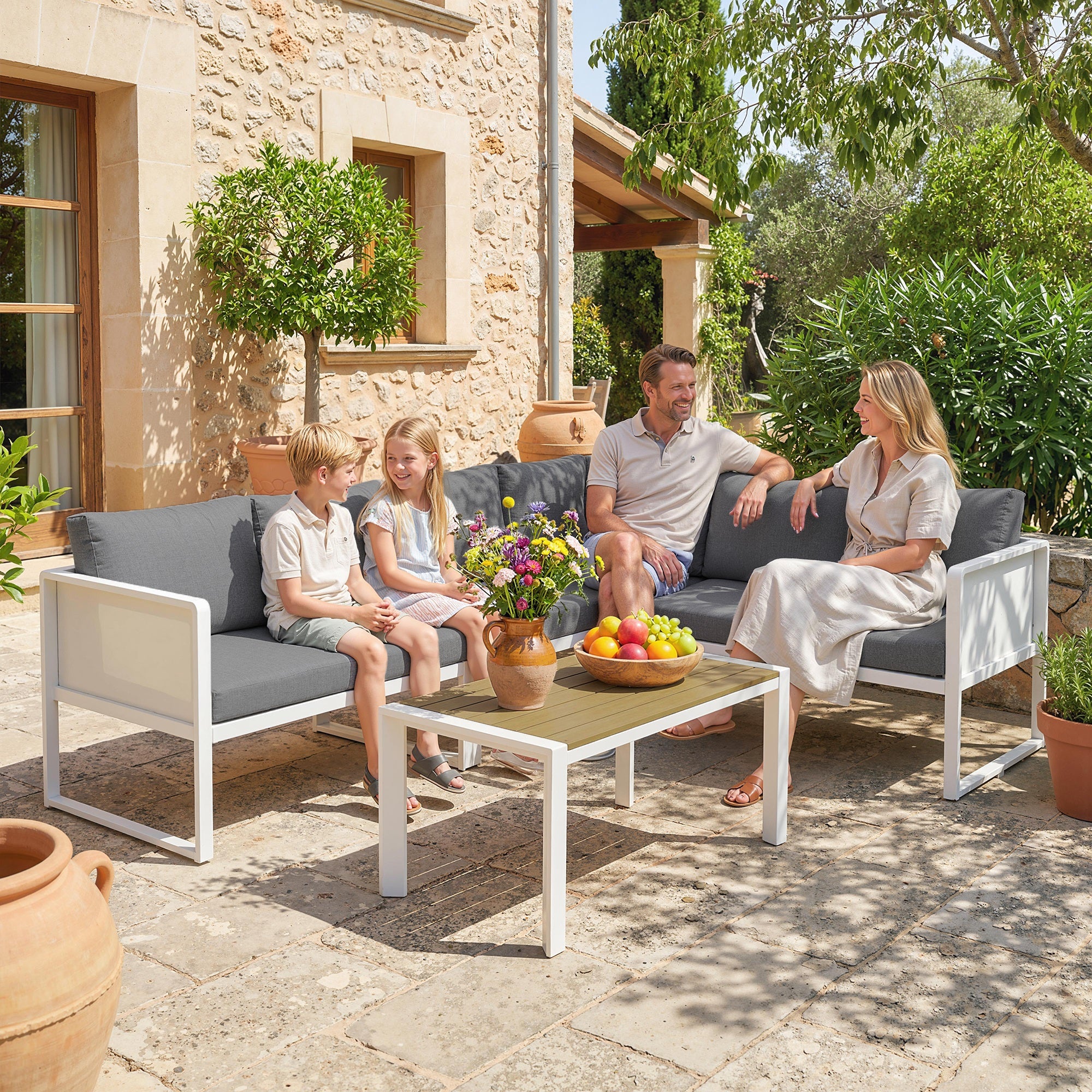 Outsunny Conjunto de Muebles Jardín Exterior de 4 Piezas Sofá Exterior Seccional Forma de L con 3 Sofás de 2 Plazas Asiento de Textilene Mesa con Tablero Efecto Madera WPC Cojines Gris Claro y Blanco