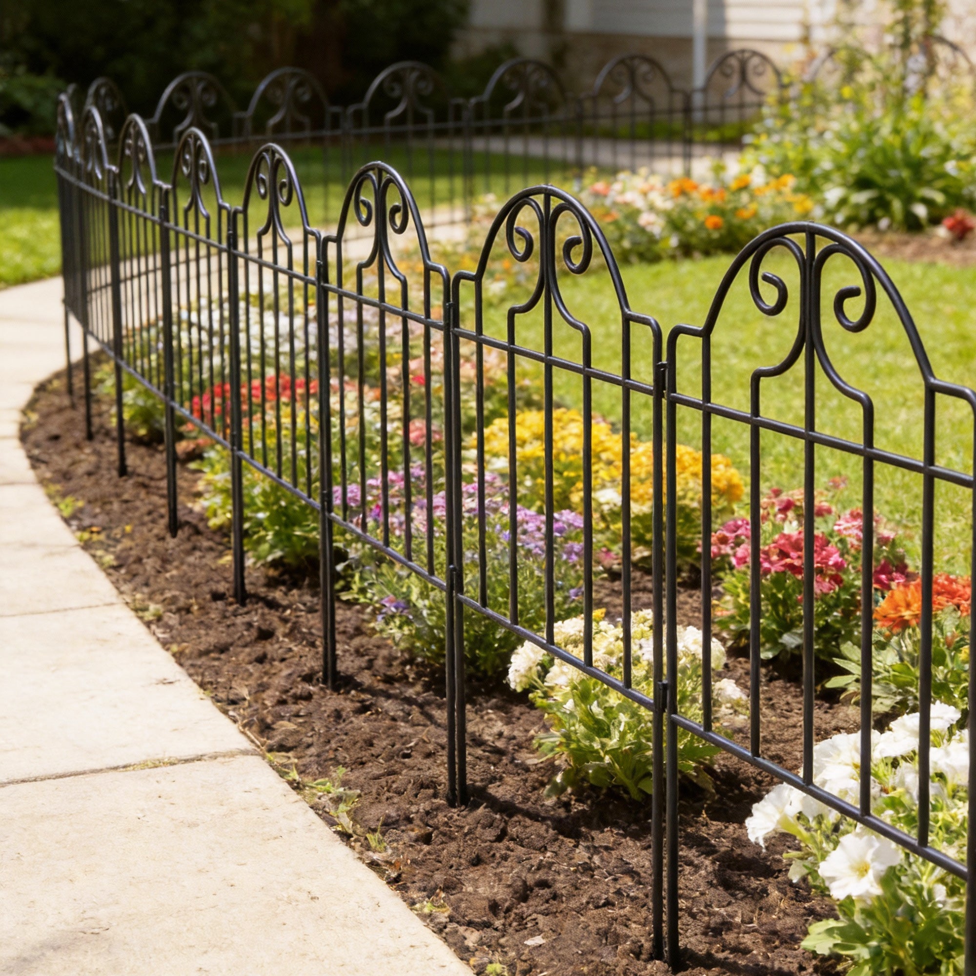 Outsunny Set de 4 Vallas de Jardín de Metal, 125x57 cm, Vallas de Jardín Exterior Decorativas con Diseño Arqueado, Resistente y Fácil de Instalar, para Huerto, Patio, Terraza, Césped, Negro