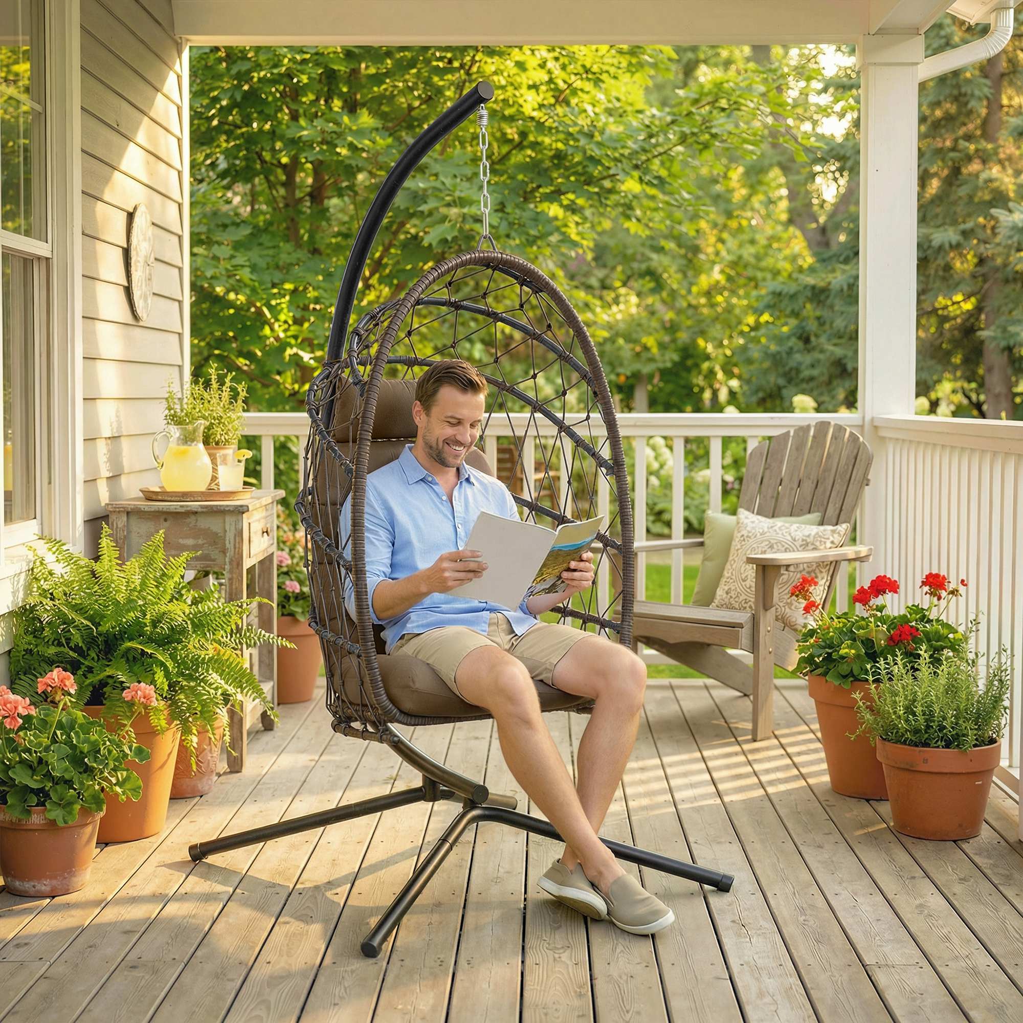 Outsunny Silla Colgante Huevo con Soporte, Columpio Jardín Exterior con Cesta Plegable de Ratán, Cojín Grueso, Reposacabezas, Funda Protectora y Cuerda para Interior y Exterior, Carga 120 kg, Marrón